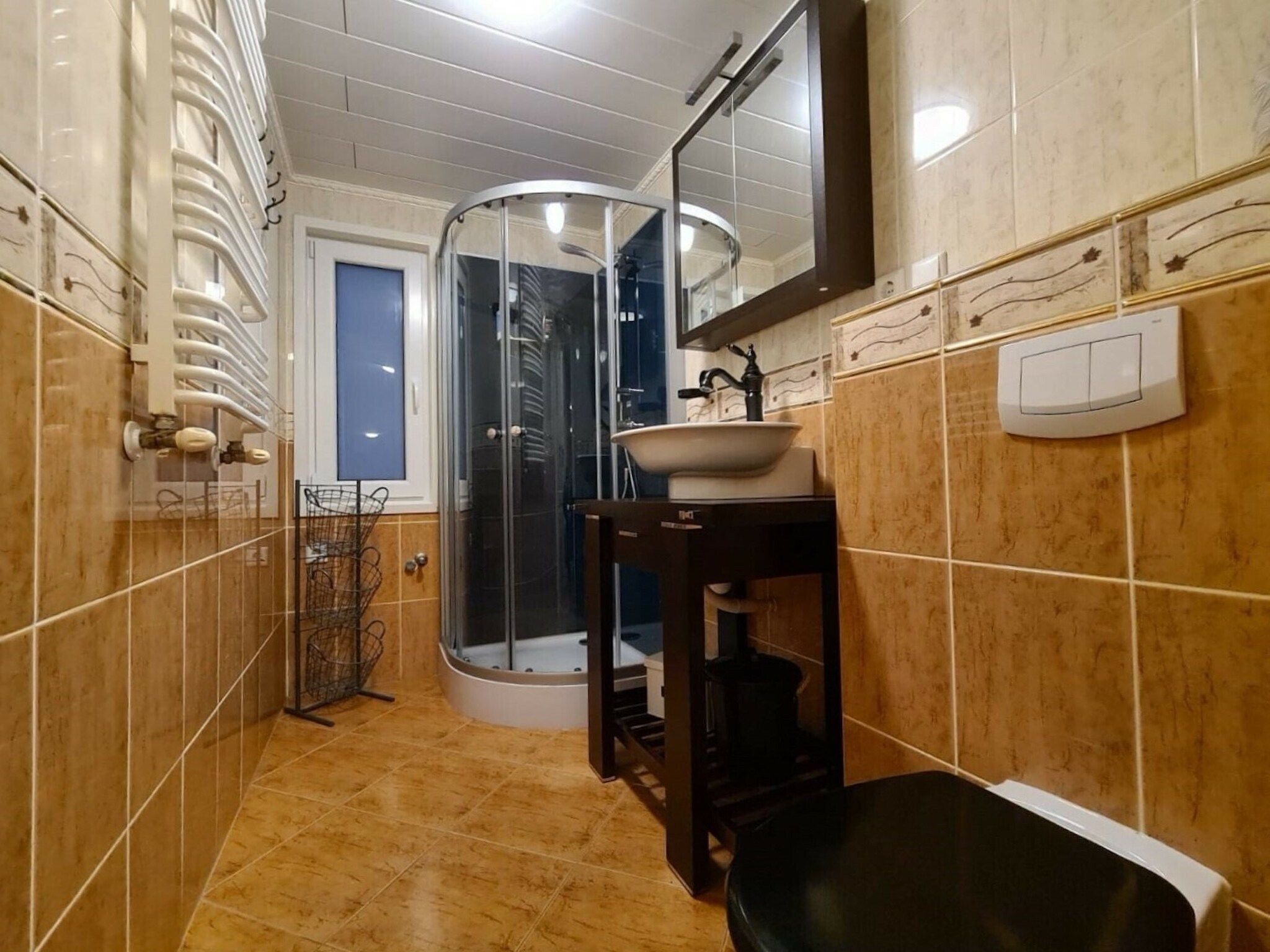 De badkamer van Recreatiepark Rhederlaagse Meren 1 in Lathum