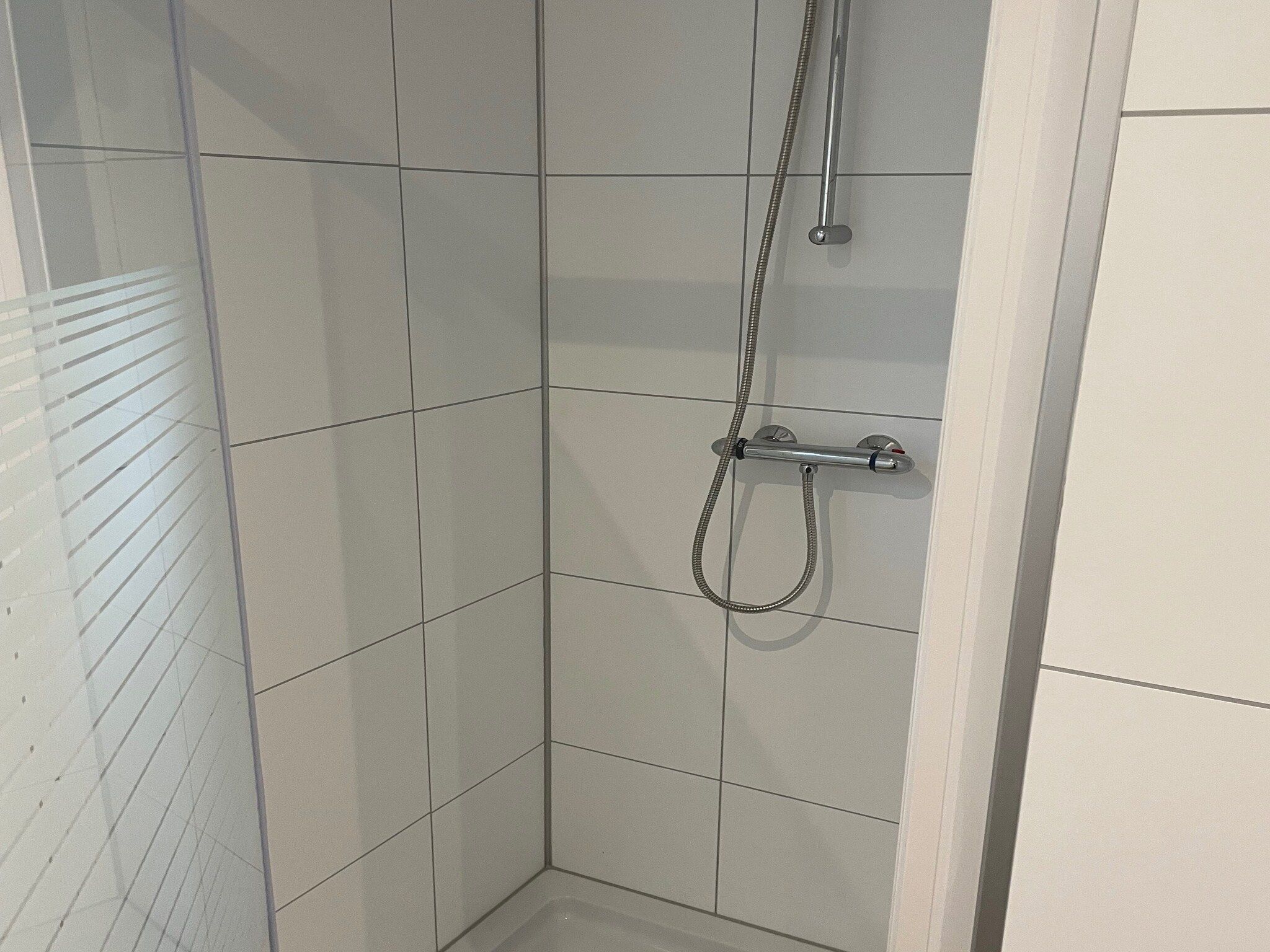 De badkamer van Recreatiepark Rhederlaagse Meren 1 in Lathum