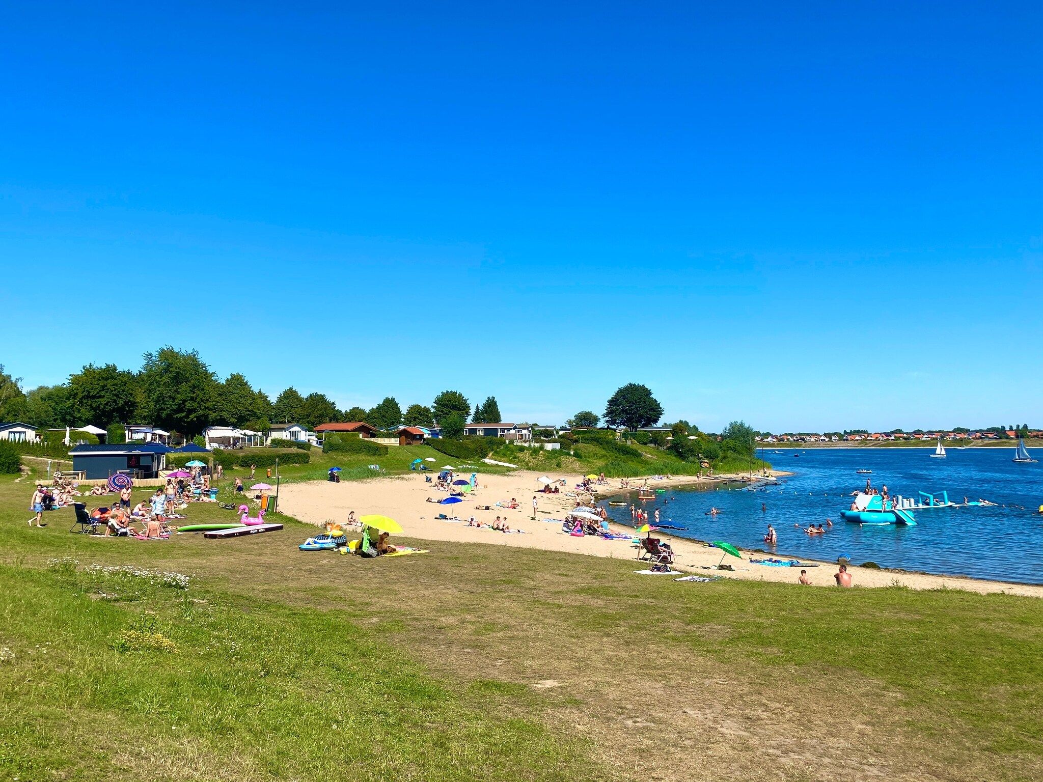 Parkfaciliteiten bij Recreatiepark Rhederlaagse Meren 14 in Lathum
