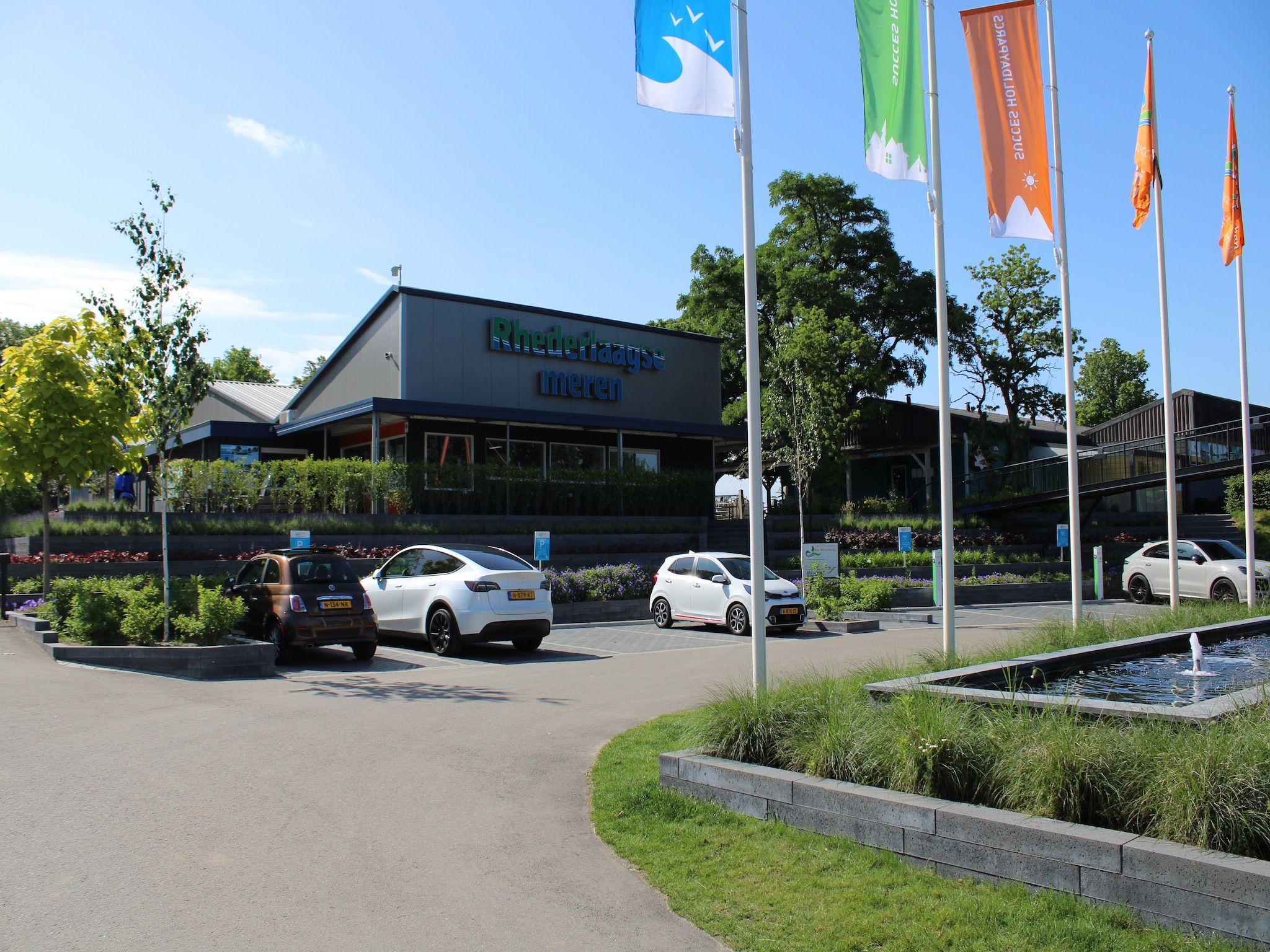 Parkfaciliteiten bij Recreatiepark Rhederlaagse Meren 16 in Lathum