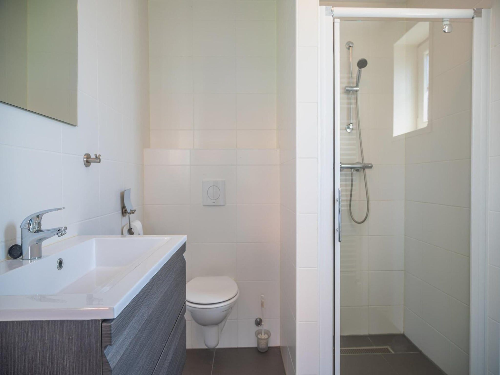 De badkamer van 	De Rijp met Sauna  6 personen in West-Graftdijk