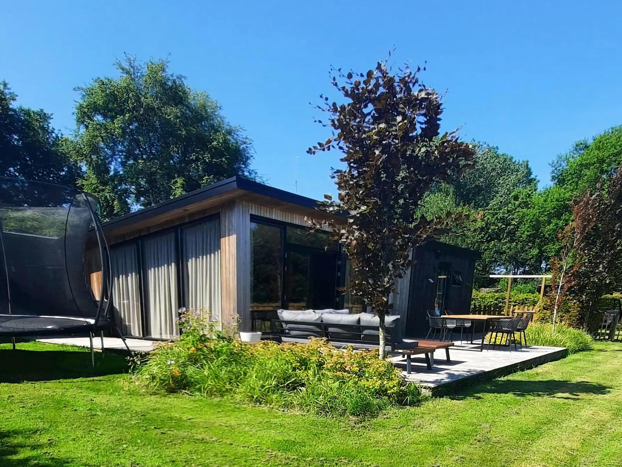 De buitenkant van Chalet Vrijzicht in Haulerwijk