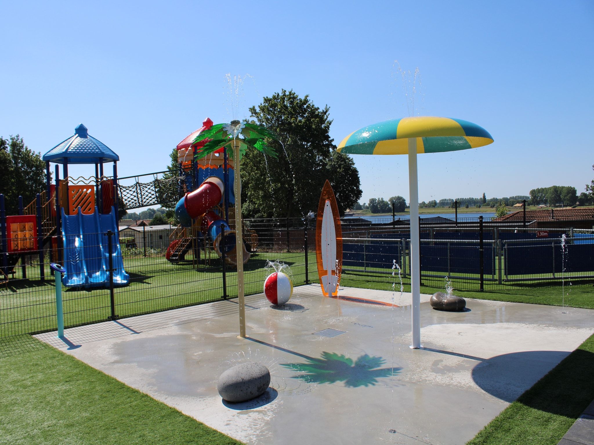 Parkfaciliteiten bij Recreatiepark Rhederlaagse Meren 3 in Lathum