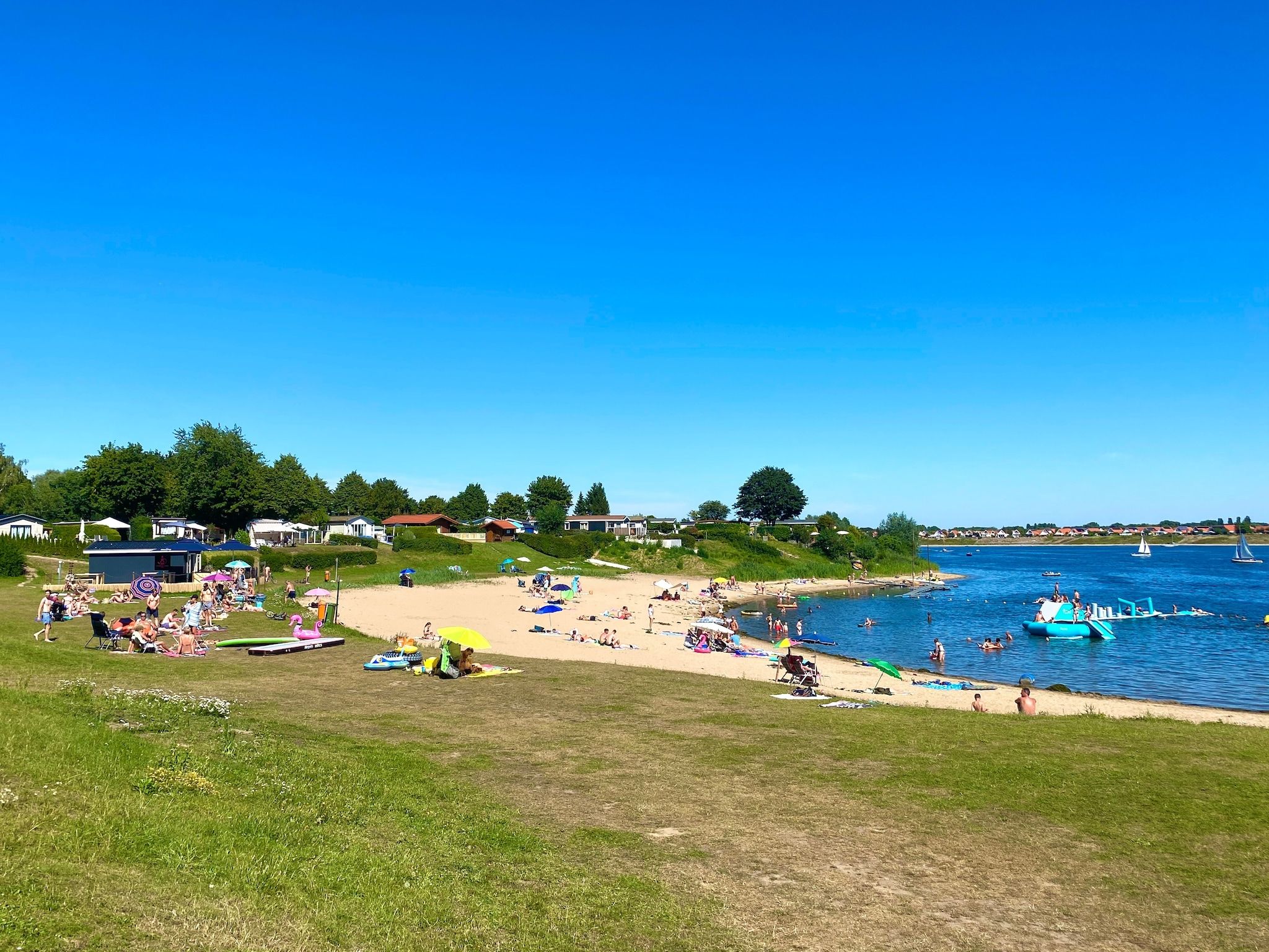Parkfaciliteiten bij Recreatiepark Rhederlaagse Meren 3 in Lathum