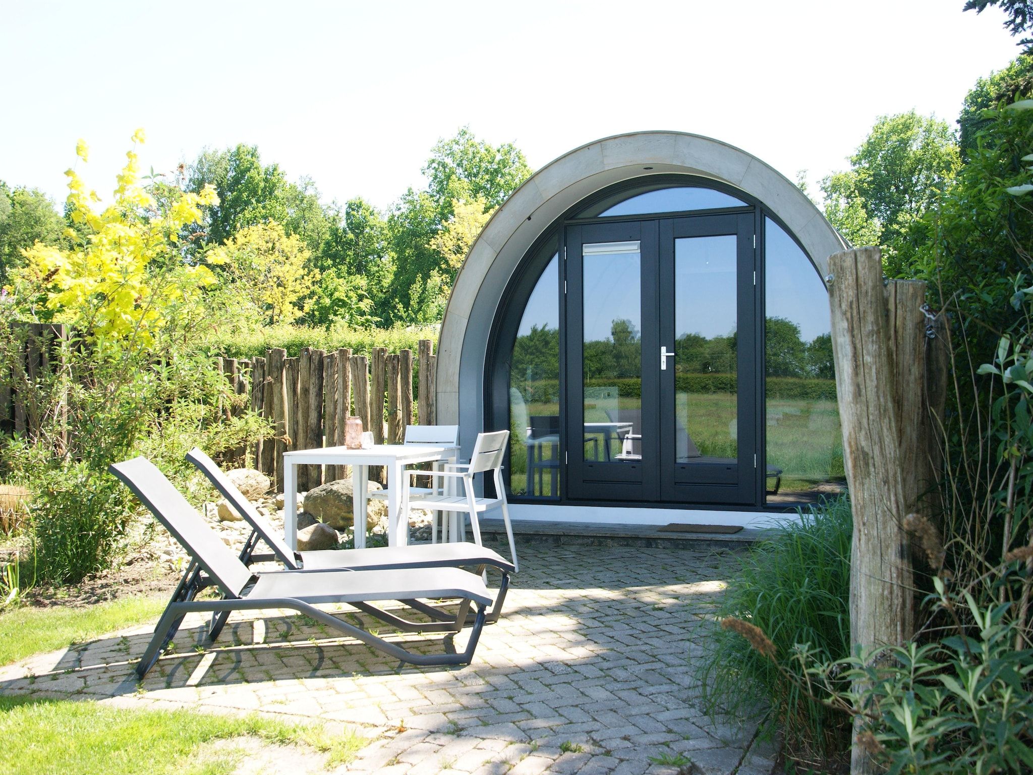 De buitenkant van Wellness lodge Wulp 2p in Drenthe