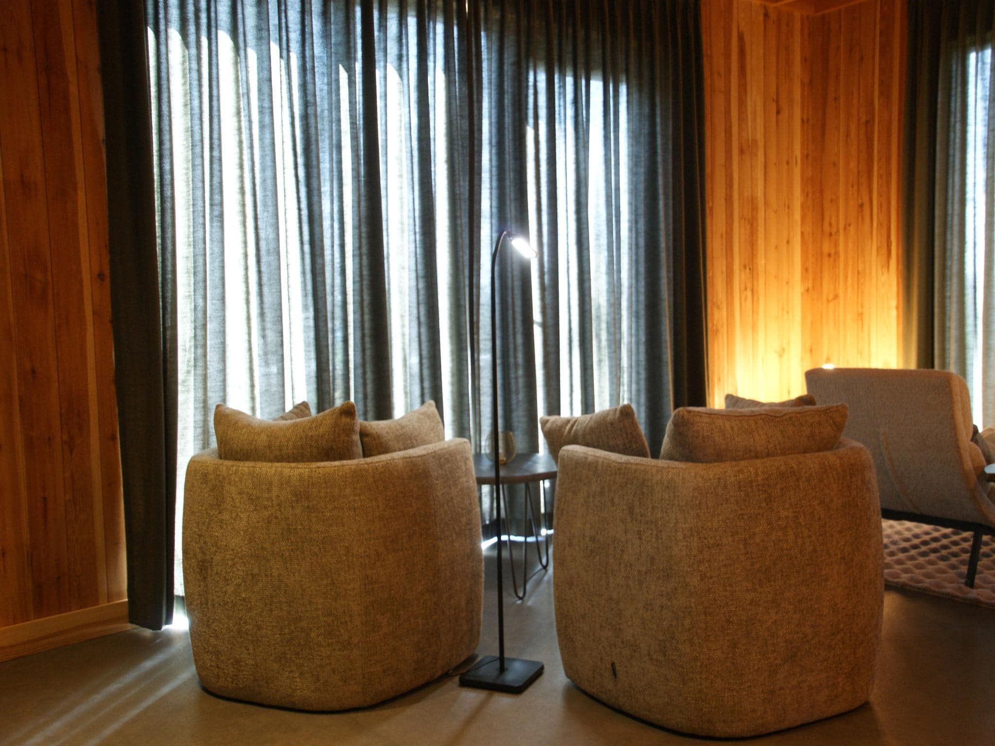 De woonkamer van Wellnesslodge Kievit 2p in Dalerveen
