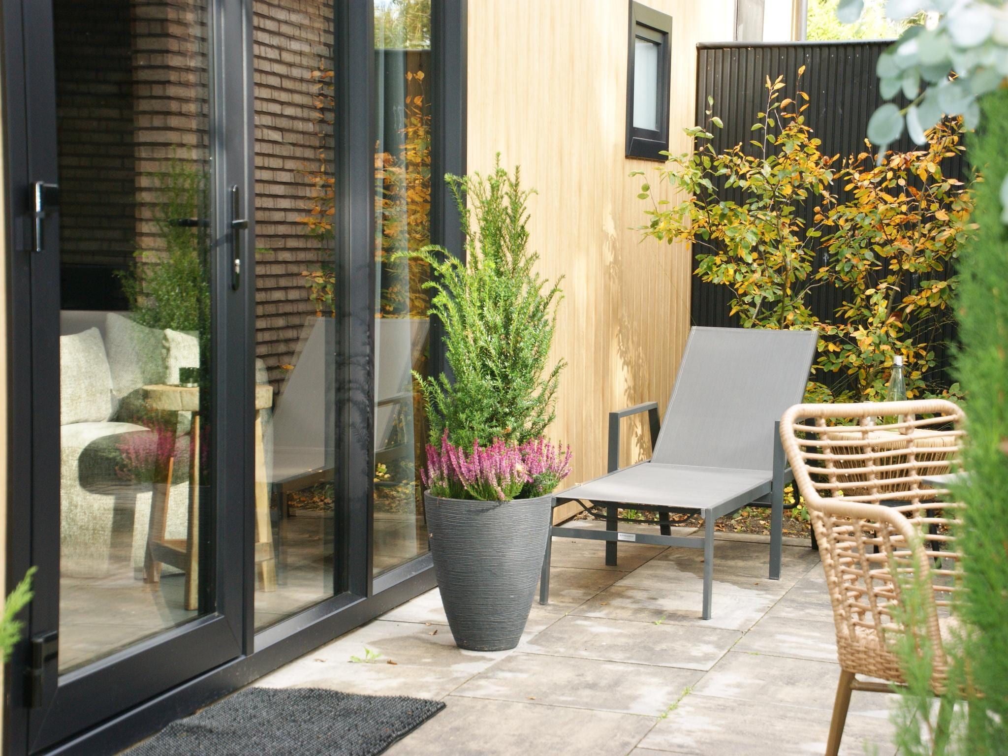 Het terras van Wellnesslodge Kievit 2p in Dalerveen