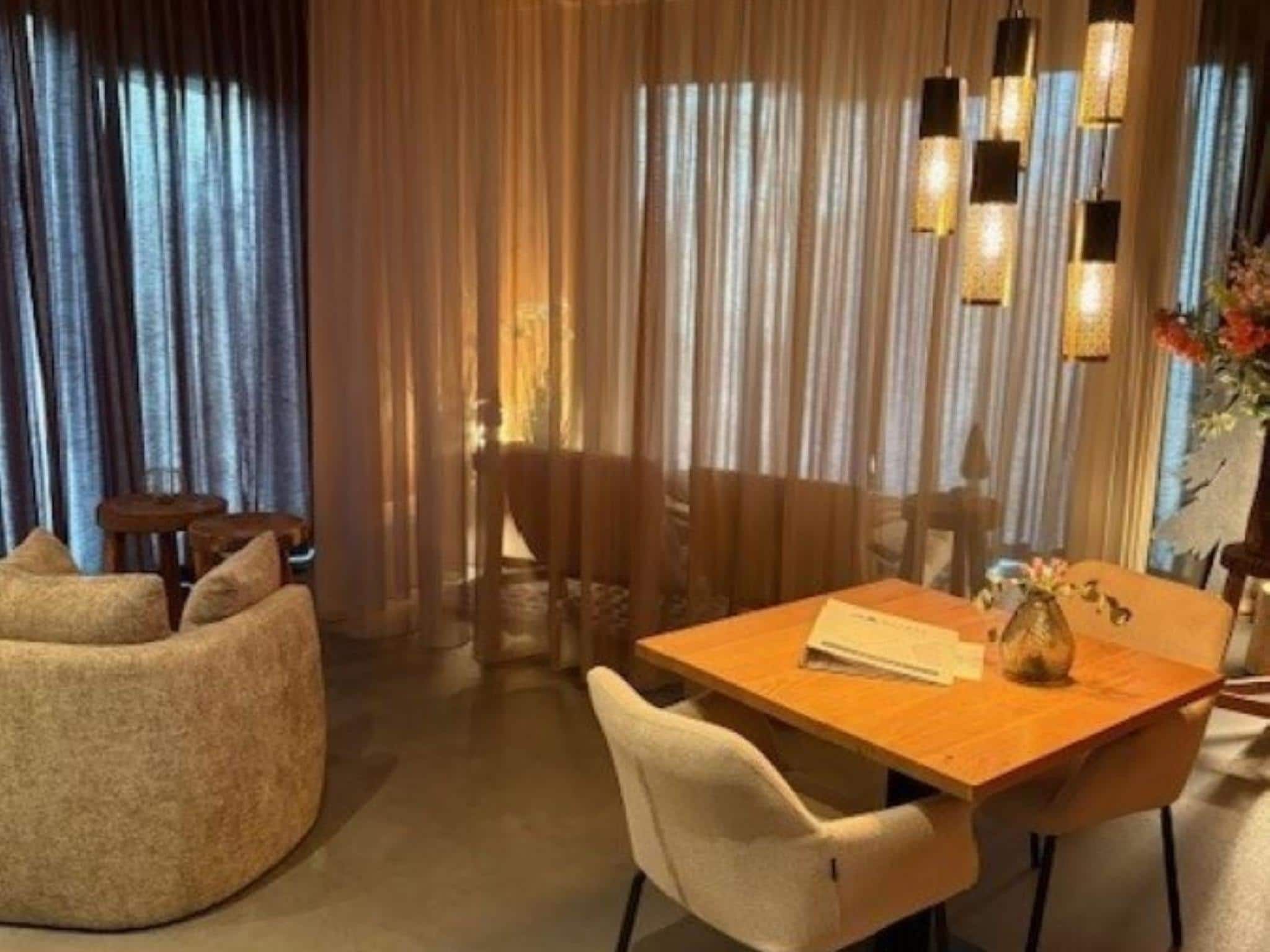 De eetkamer van Wellnesslodge Kievit 2p in Dalerveen