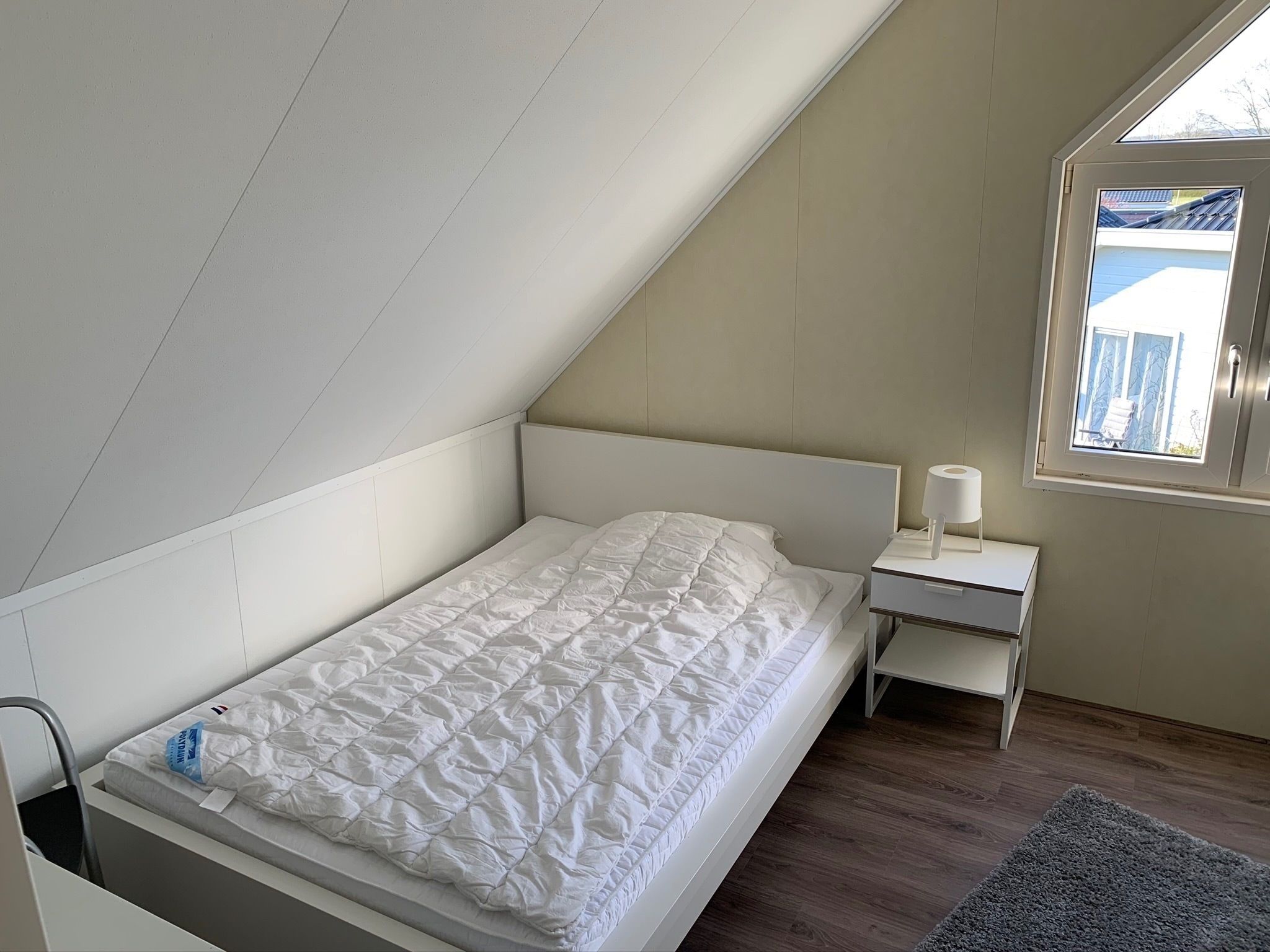 Een slaapkamer van Recreatiepark Rhederlaagse Meren 7 in Lathum