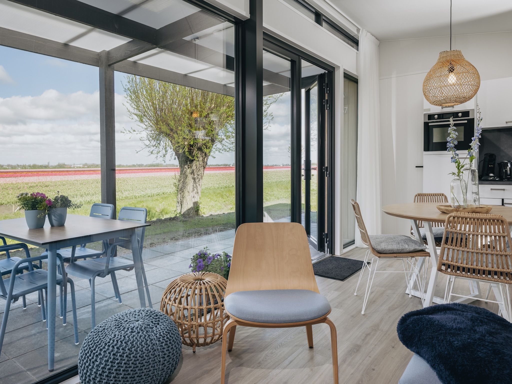 De woonkamer van Park Wijdenes 4 in Wijdenes