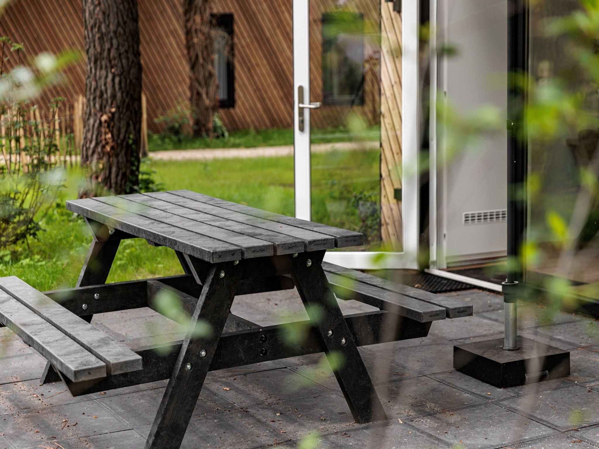 Het terras van Vakantiepark Schaijk 6 in Schaijk