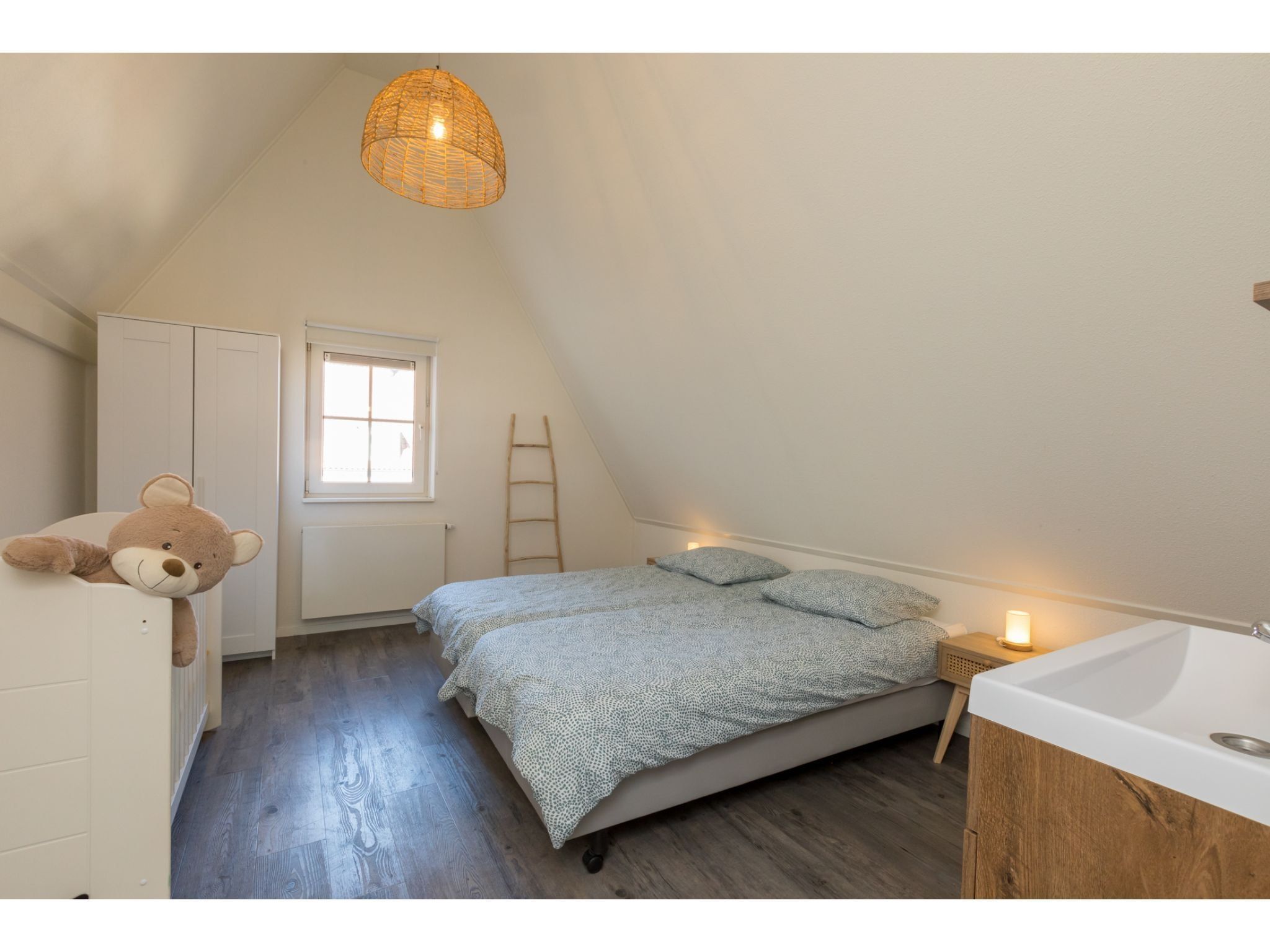 Een slaapkamer van Brouwersbuurt 23a  Domburg in Domburg
