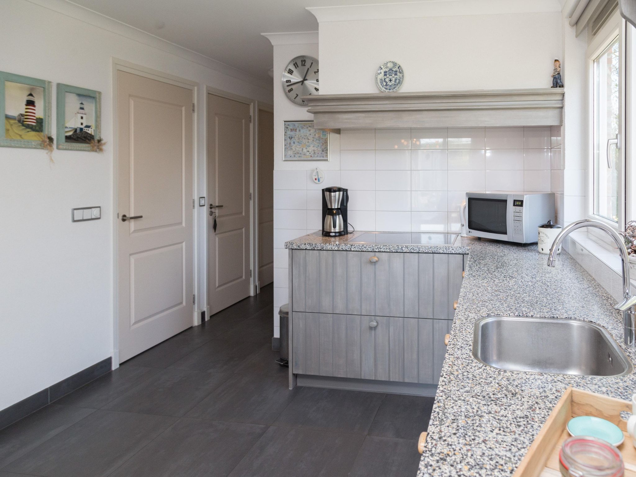 De keuken van Strandwoning Baarland in Zeeland in Baarland
