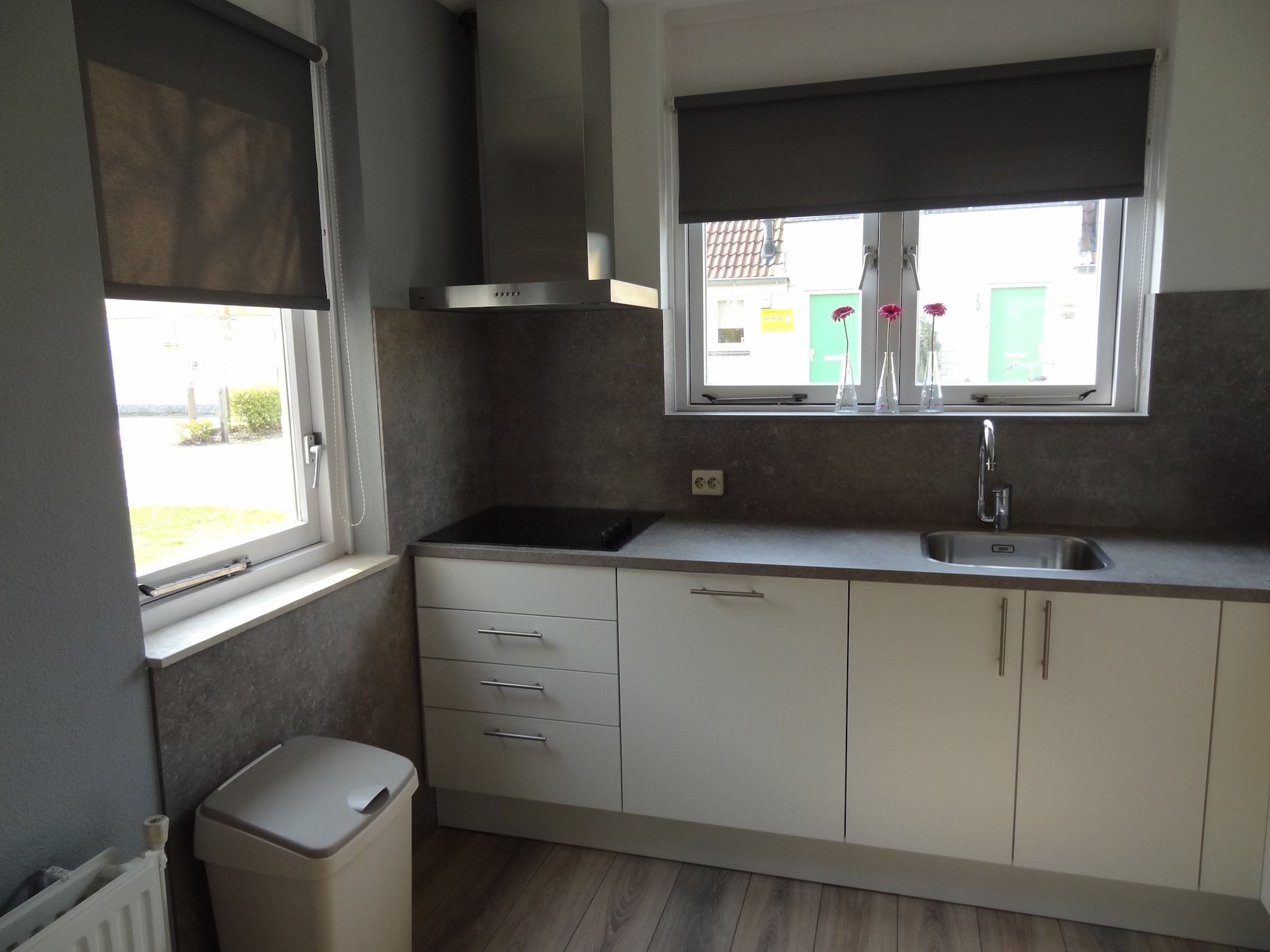 De keuken van Villapark De Oesterbaai 15 in Wemeldinge