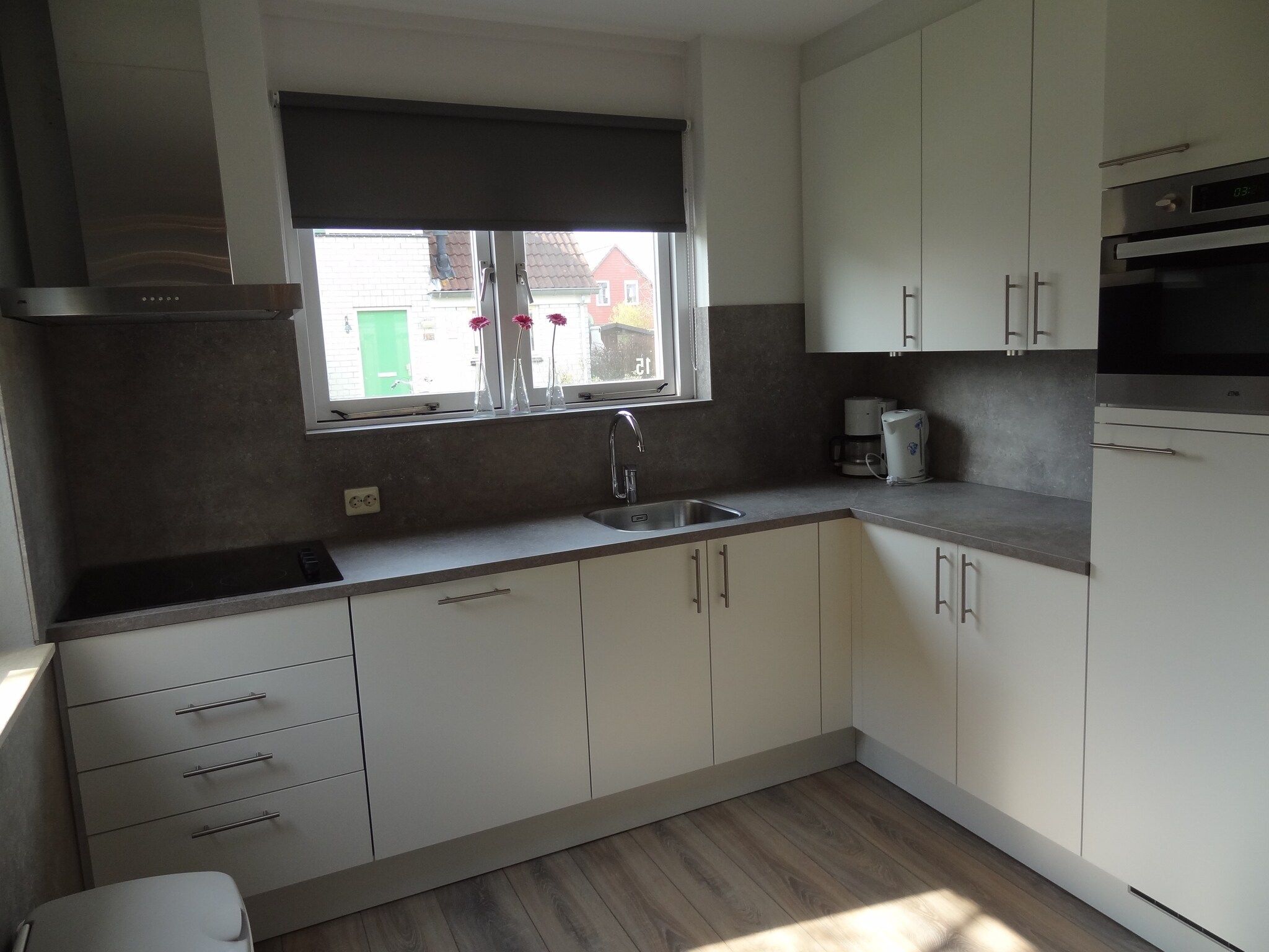 De keuken van Villapark De Oesterbaai 15 in Wemeldinge
