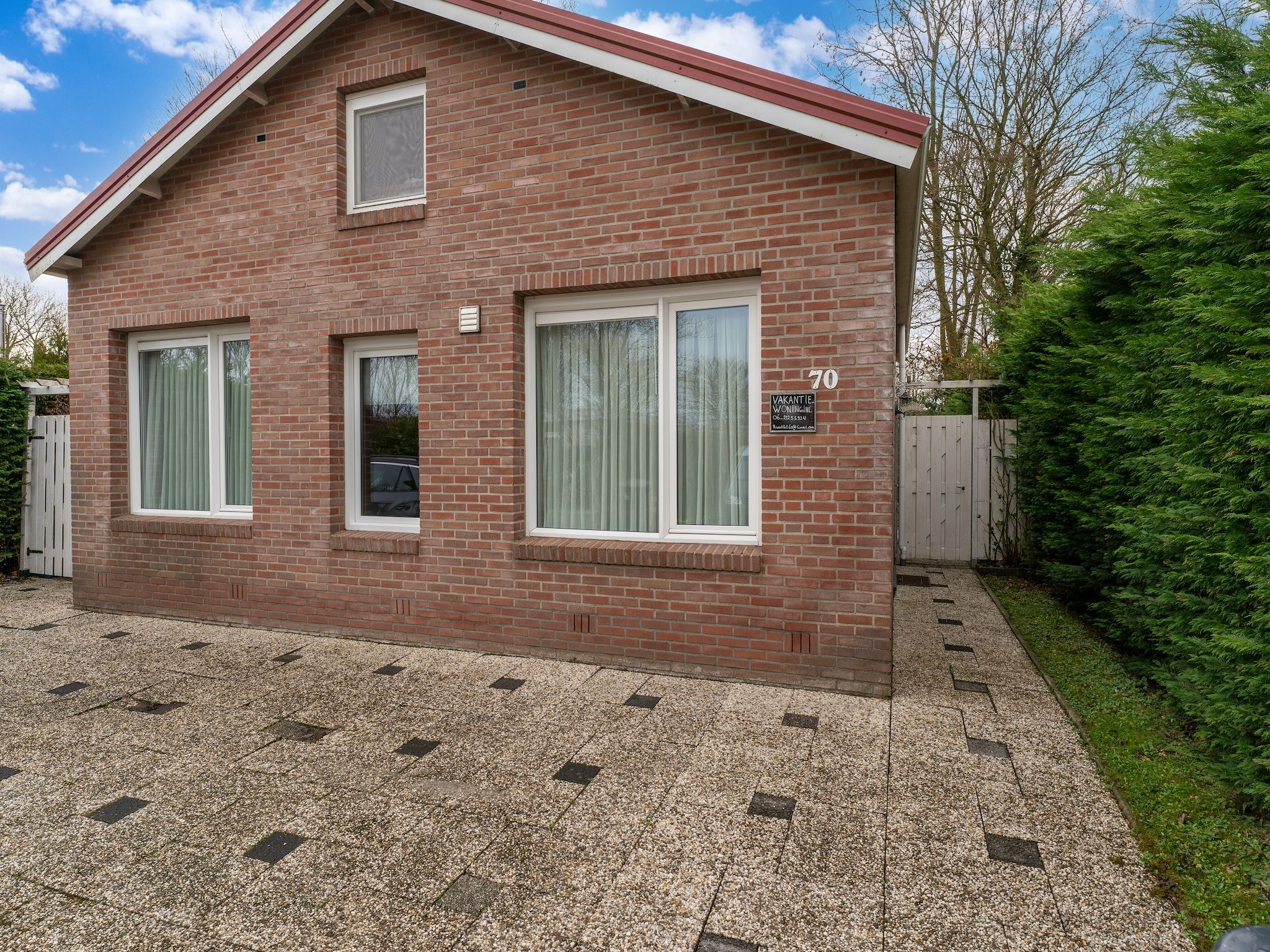 De buitenkant van Scheldeoord 70 in Baarland