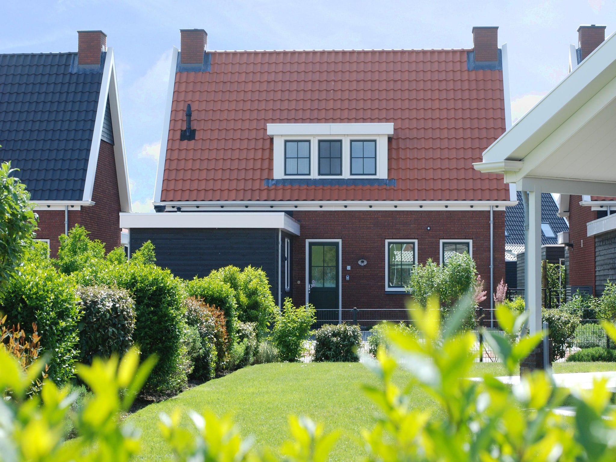 De buitenkant van 6 persoons vrijstaand met sauna - 2 in Colijnsplaat