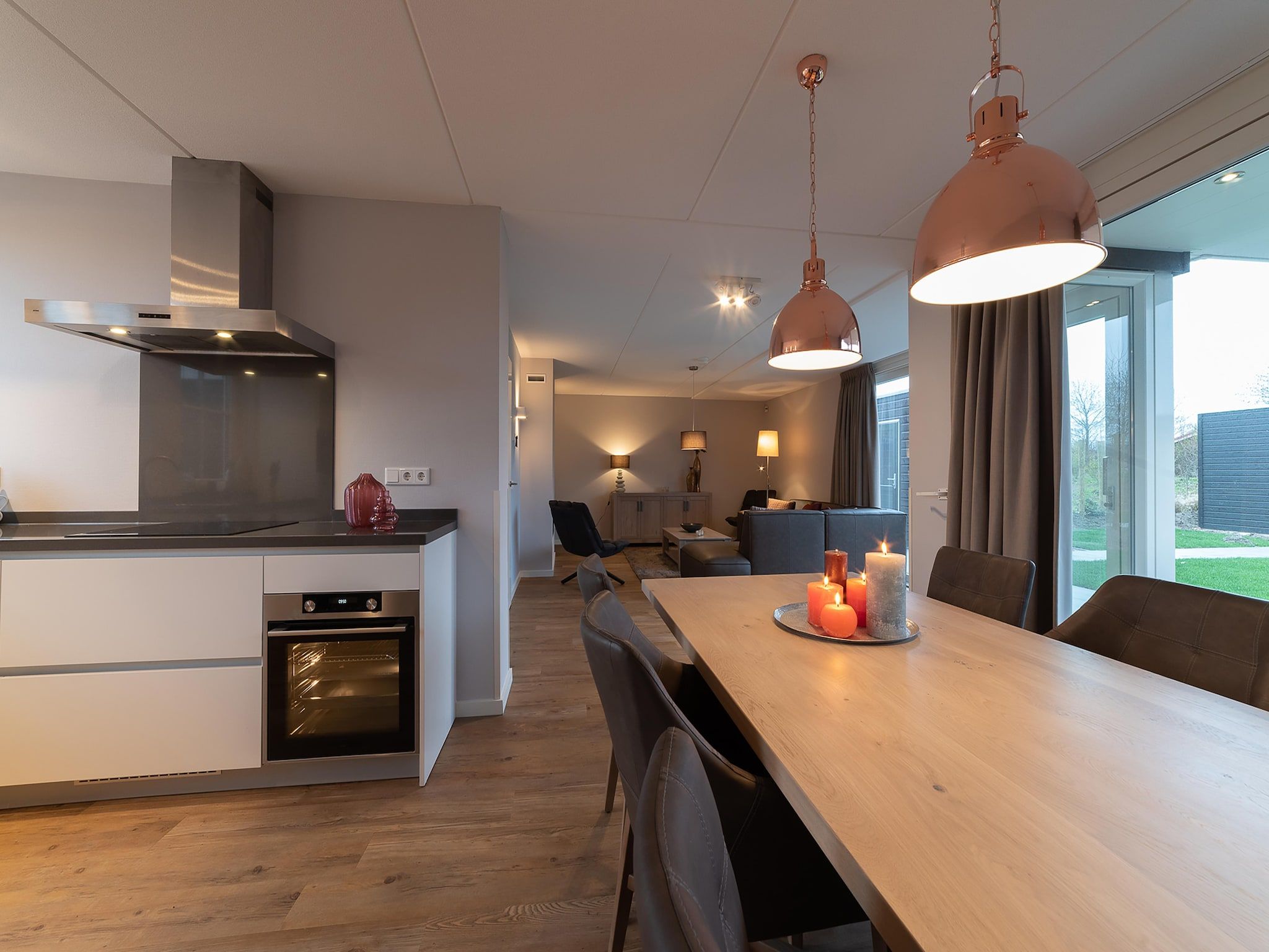 De eetkamer van 6 persoons vrijstaand met sauna - 2 in Colijnsplaat