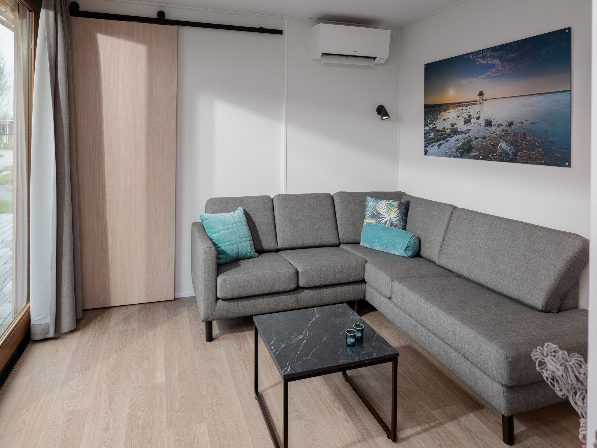 De woonkamer van Beach Resort Brouwersdam 2 in Scharendijke
