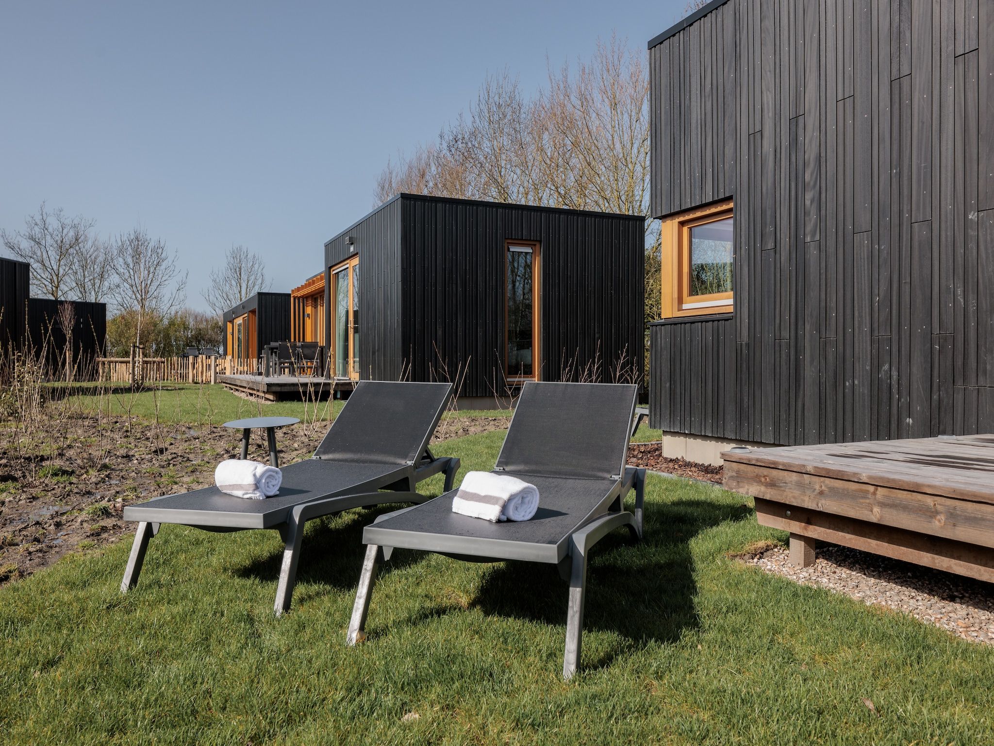 Het terras van Beach Resort Brouwersdam 3 in Scharendijke