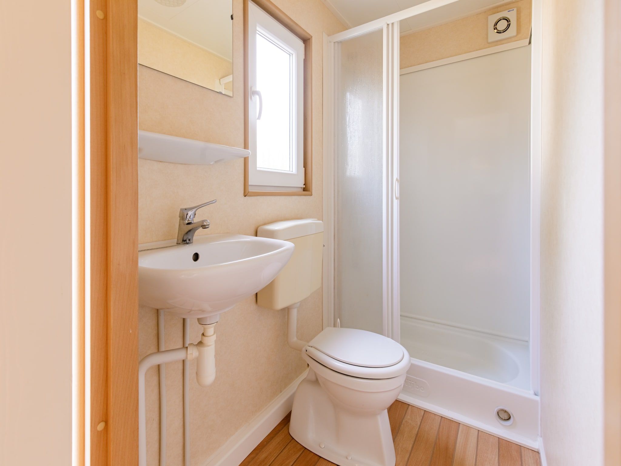 De badkamer van Vakantiepark Leukermeer 4 in Well