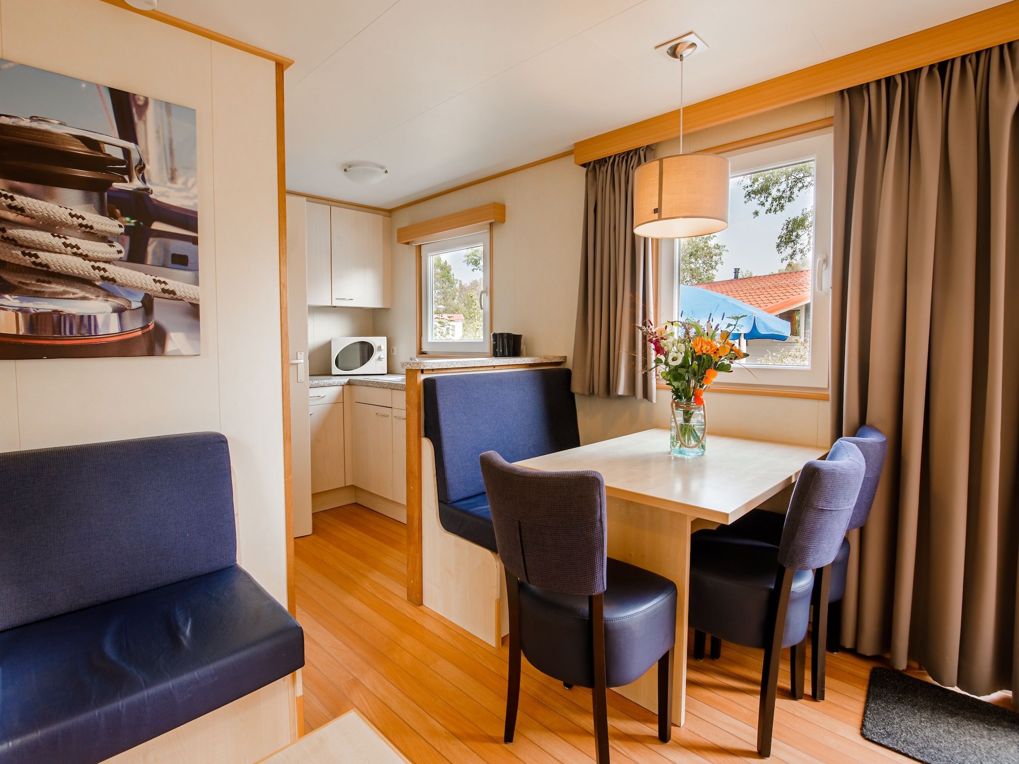 De woonkamer van Vakantiepark Leukermeer 5 in Well