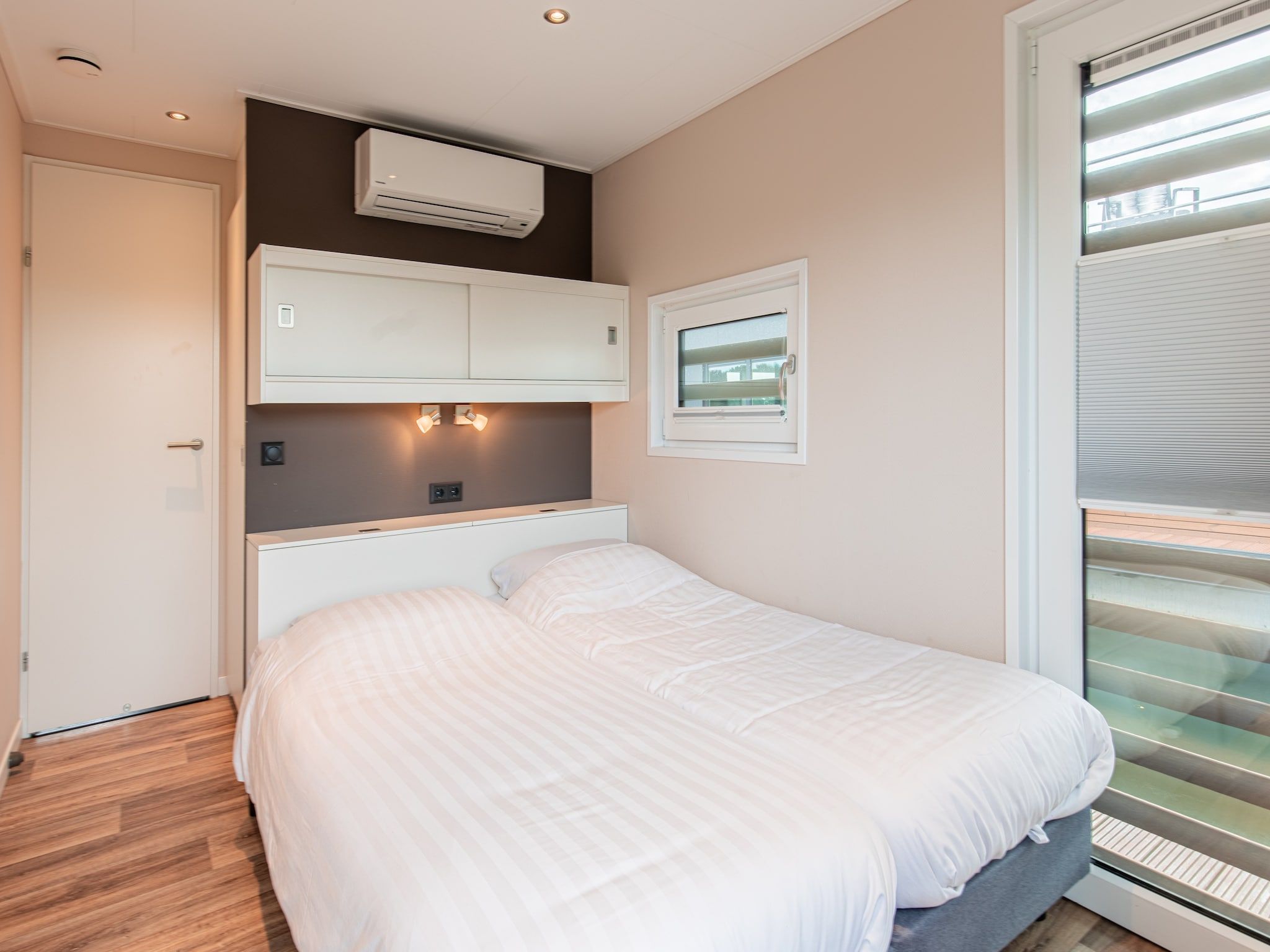 Een slaapkamer van Vakantiepark Leukermeer 9 in Well