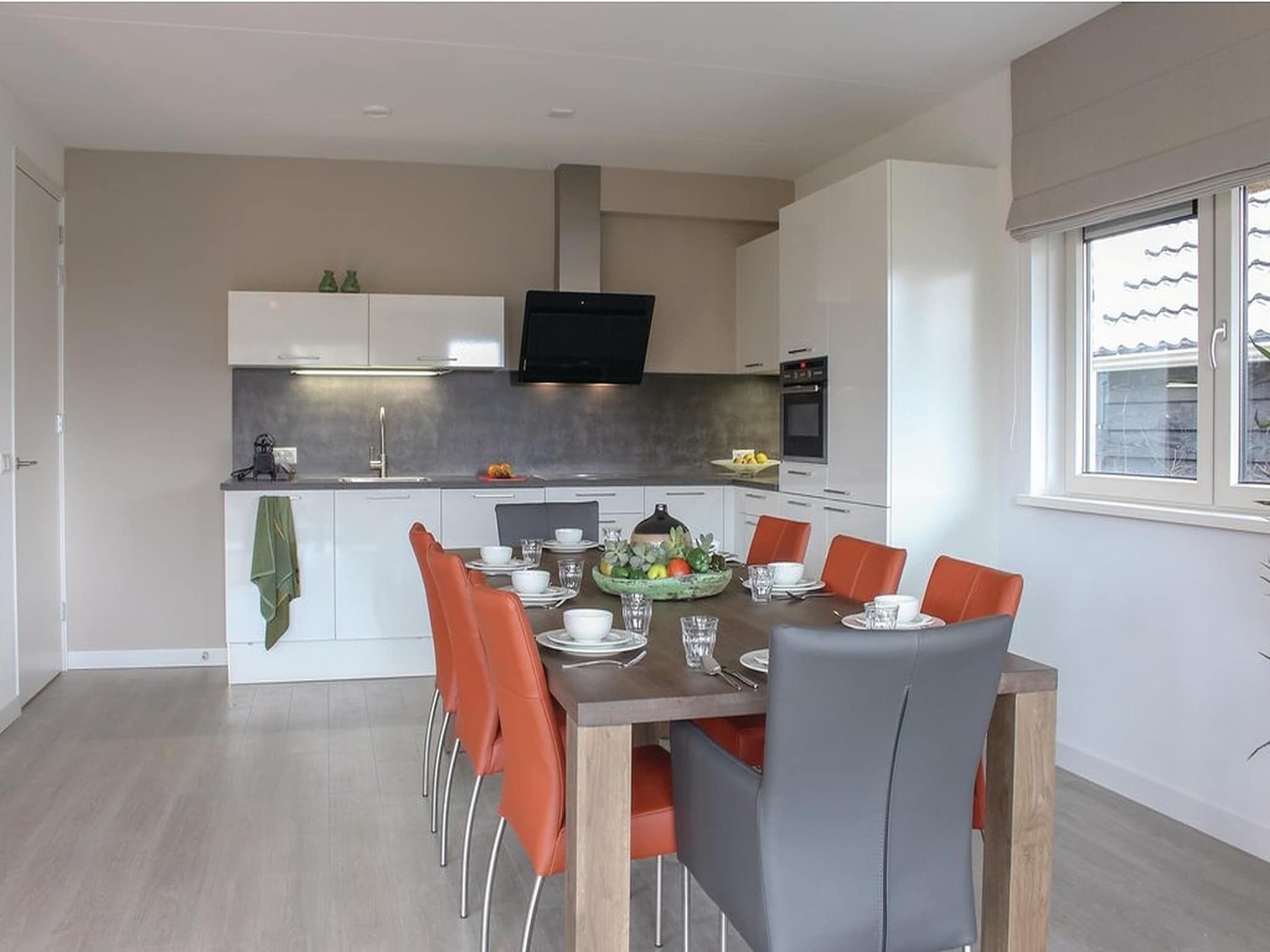 De eetkamer van Recreatiepark Idskenhuizen 6 in Idskenhuizen