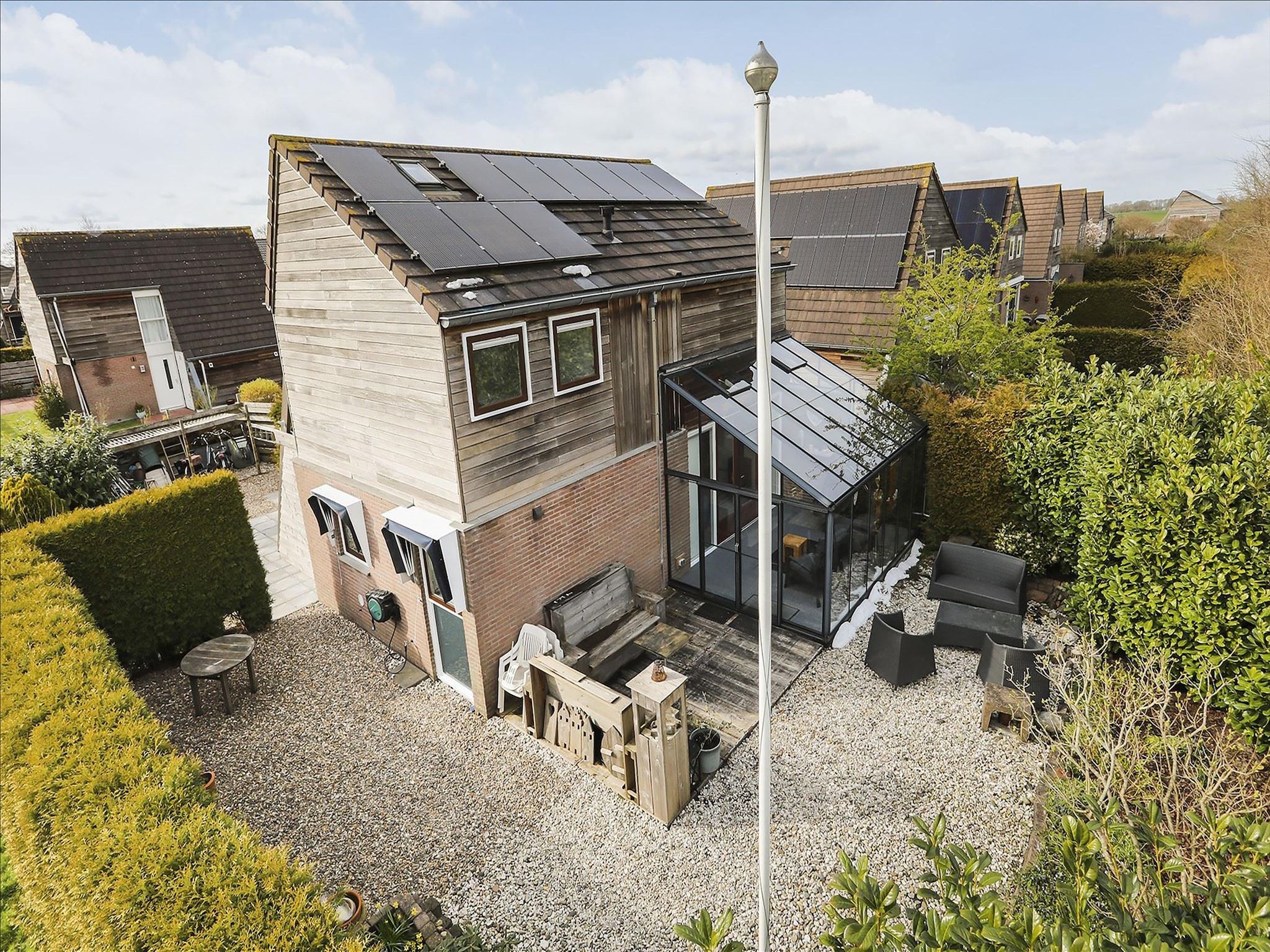 De tuin van Yn'e Lijte 105 in Grou
