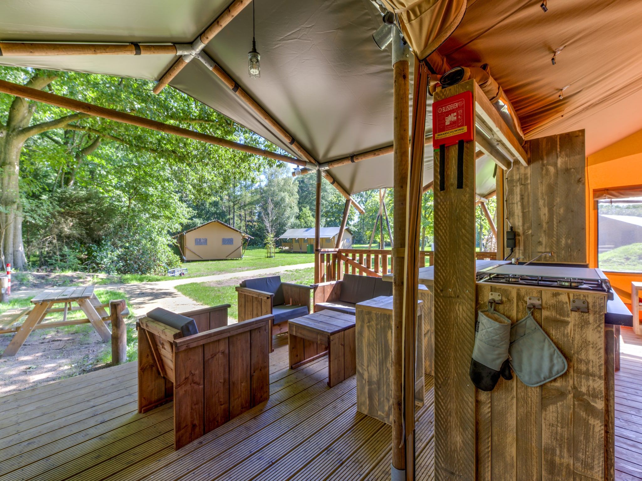 Het terras van Buitenplaats Gerner 8 in Dalfsen