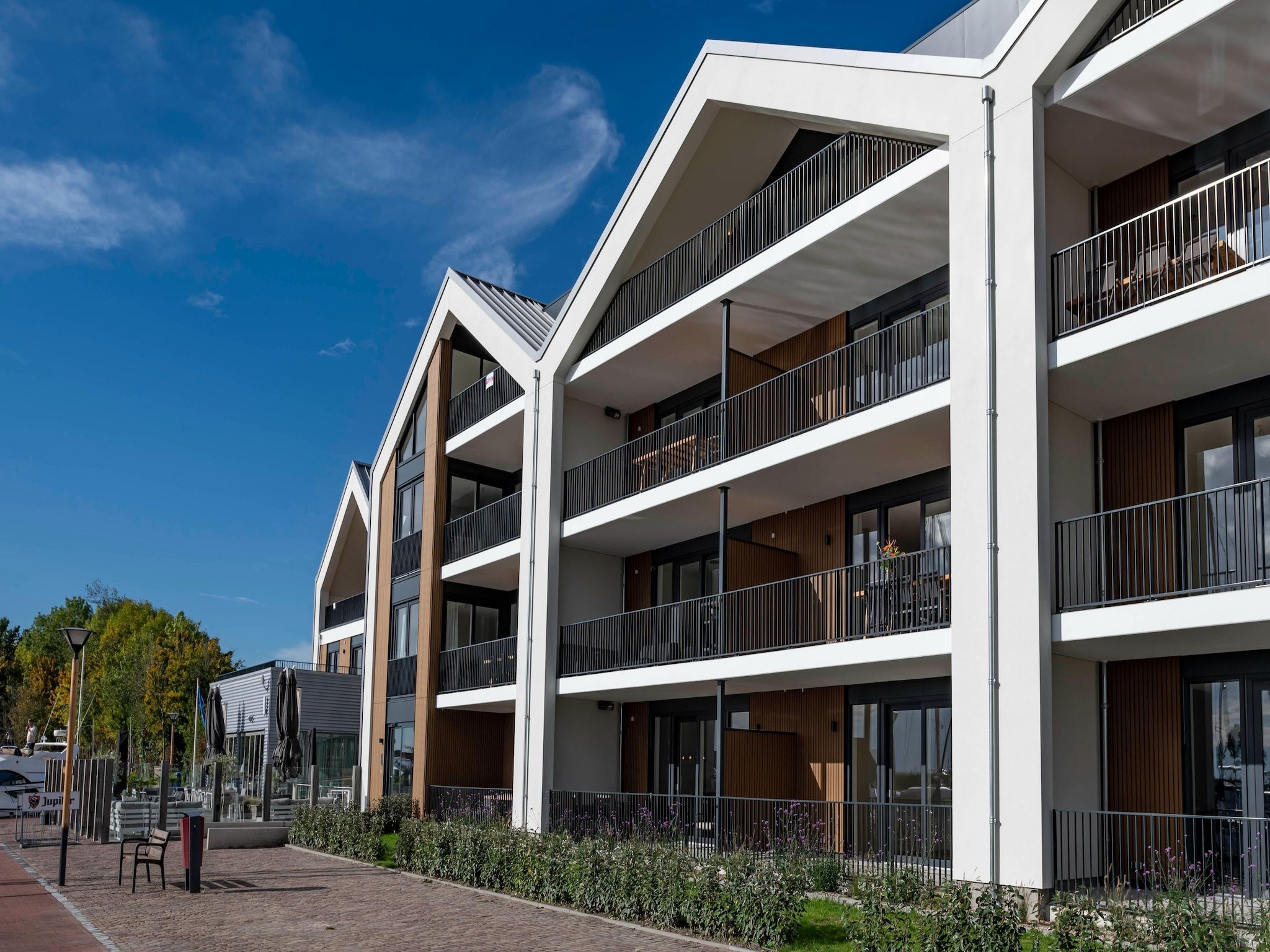 De buitenkant van Harbour  2E Loft wellness 6 personen in Kamperland