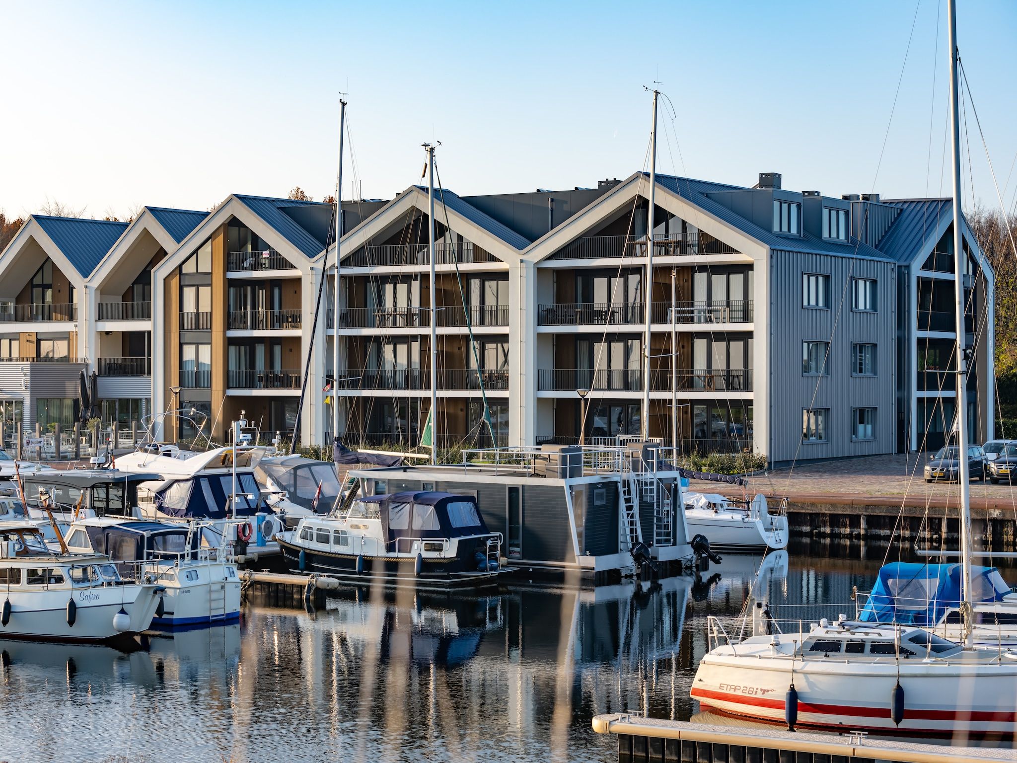 De buitenkant van Harbour Loft 3C Residence Marina in Kamperland