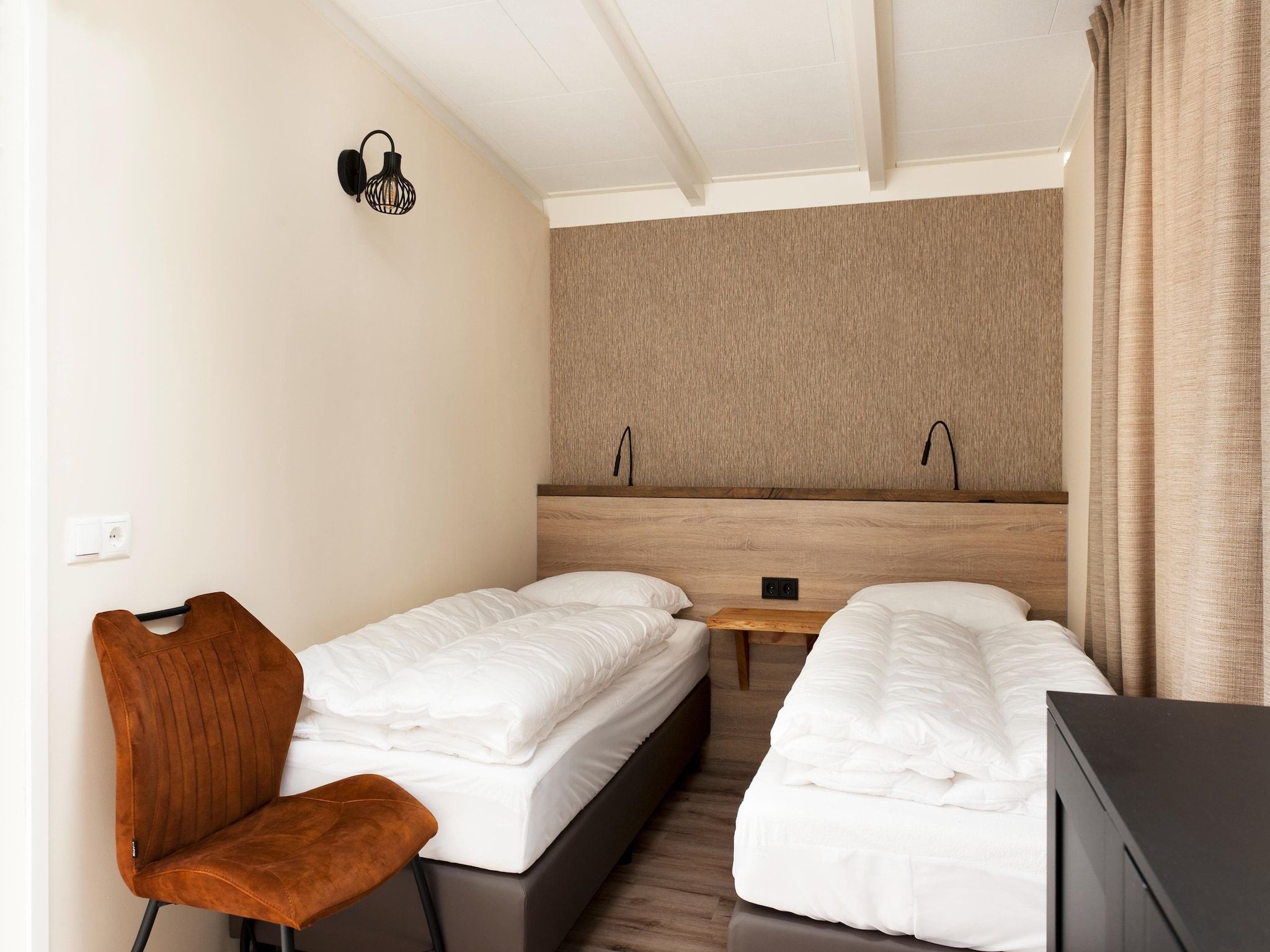 Een slaapkamer van 8 pers Metbroekhuis Wellness de luxe met sauna & buitenspa in Groningen