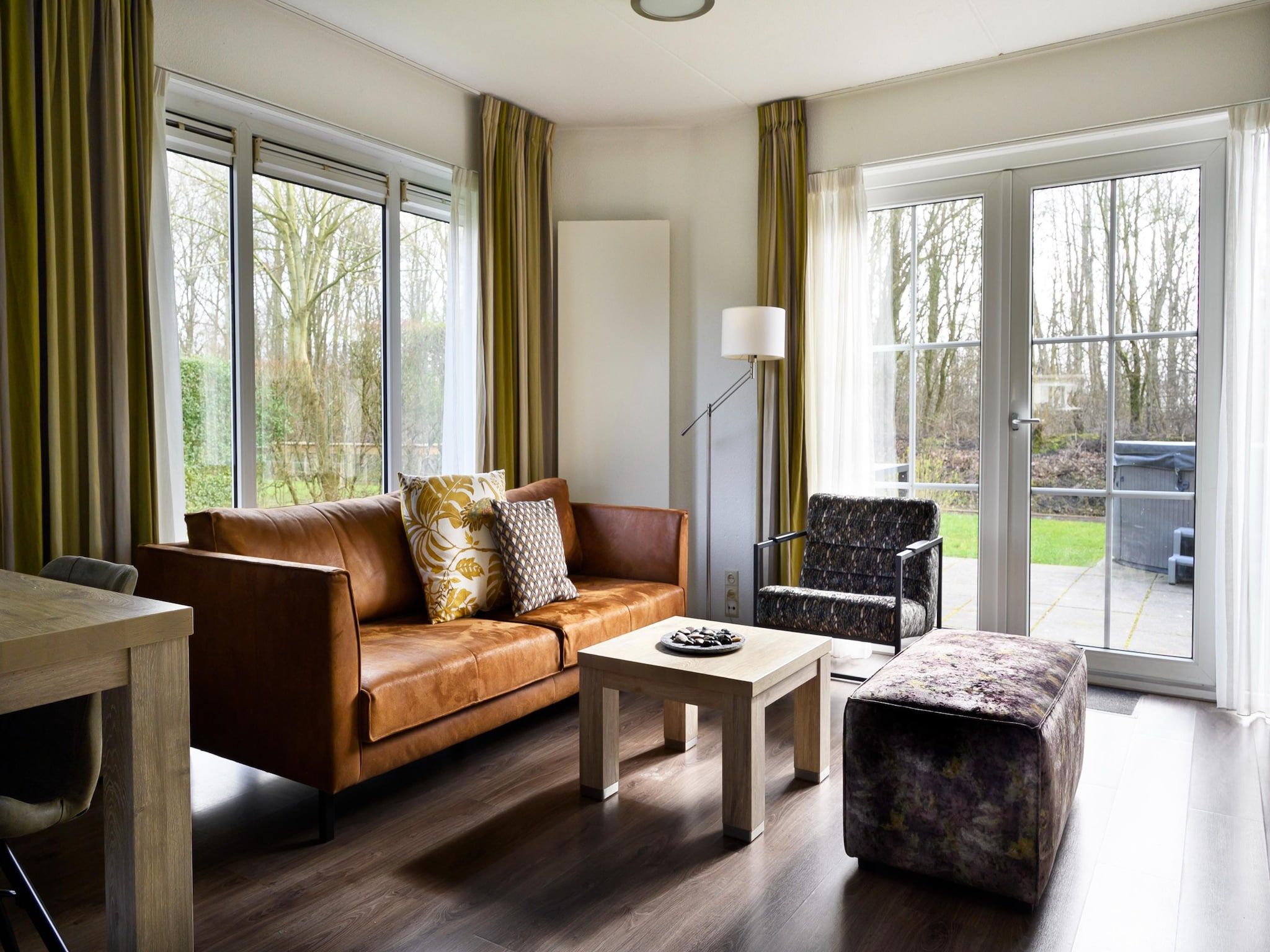 De woonkamer van Blêd Wellness de luxe VIP in Friesland