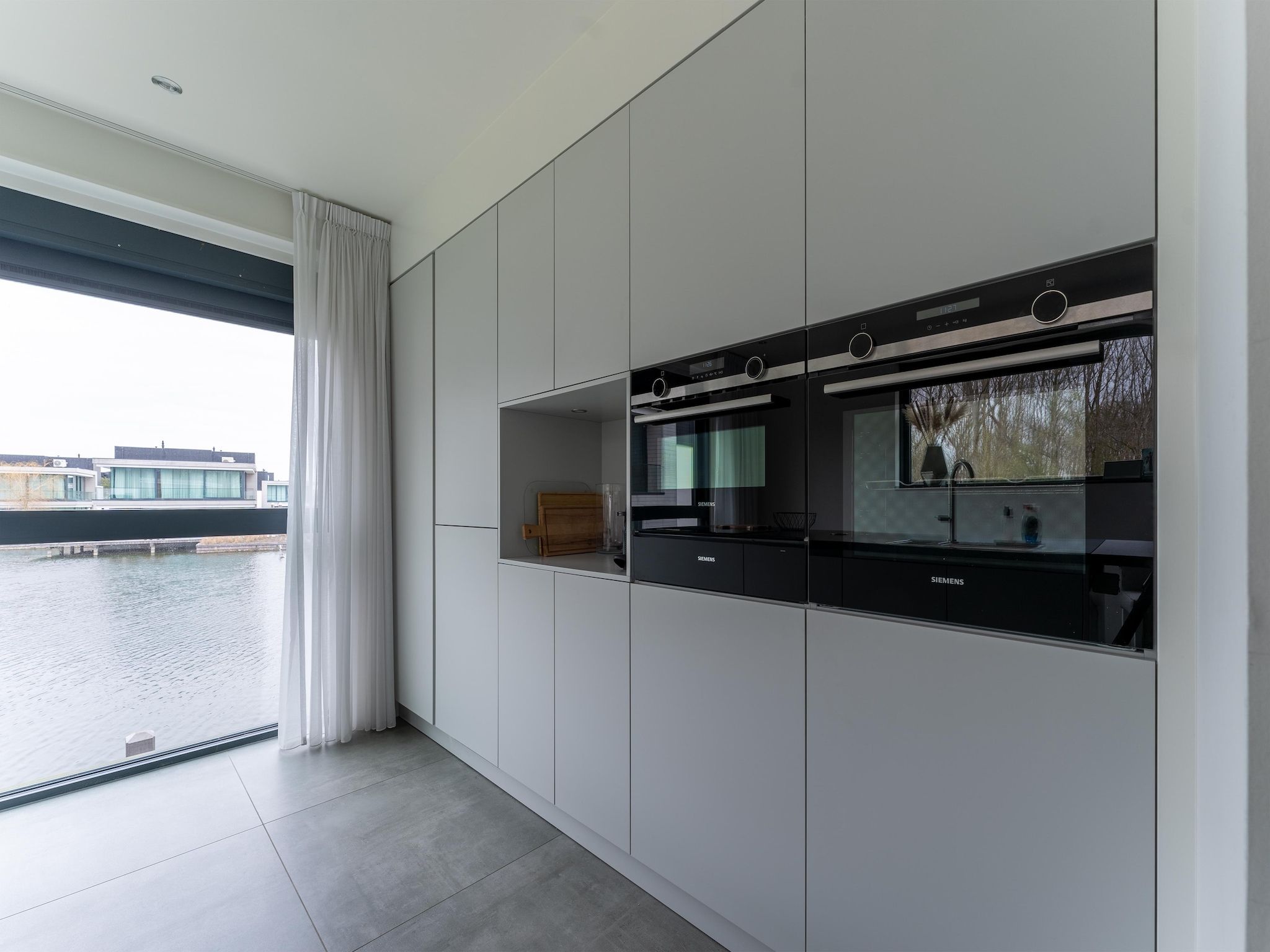 De keuken van Harbour Village 15 in Arnemuiden
