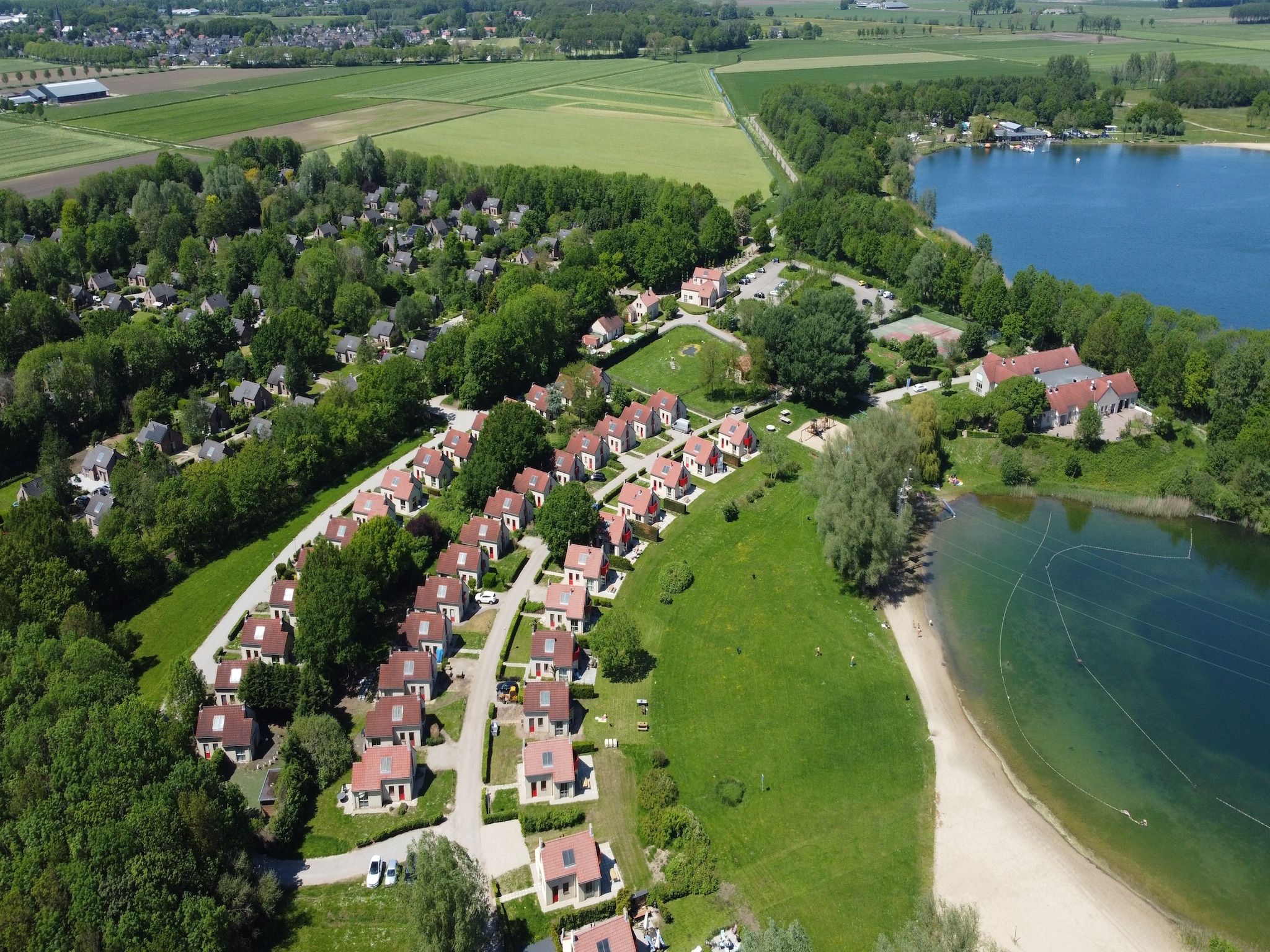 Parkfaciliteiten bij Vakantiepark 't Broeckhuys 1 in Ewijk