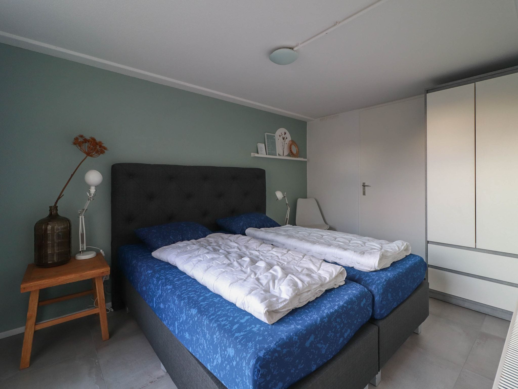 Een slaapkamer van Duinvilla Deluxe met Sauna - 8 personen in Makkum