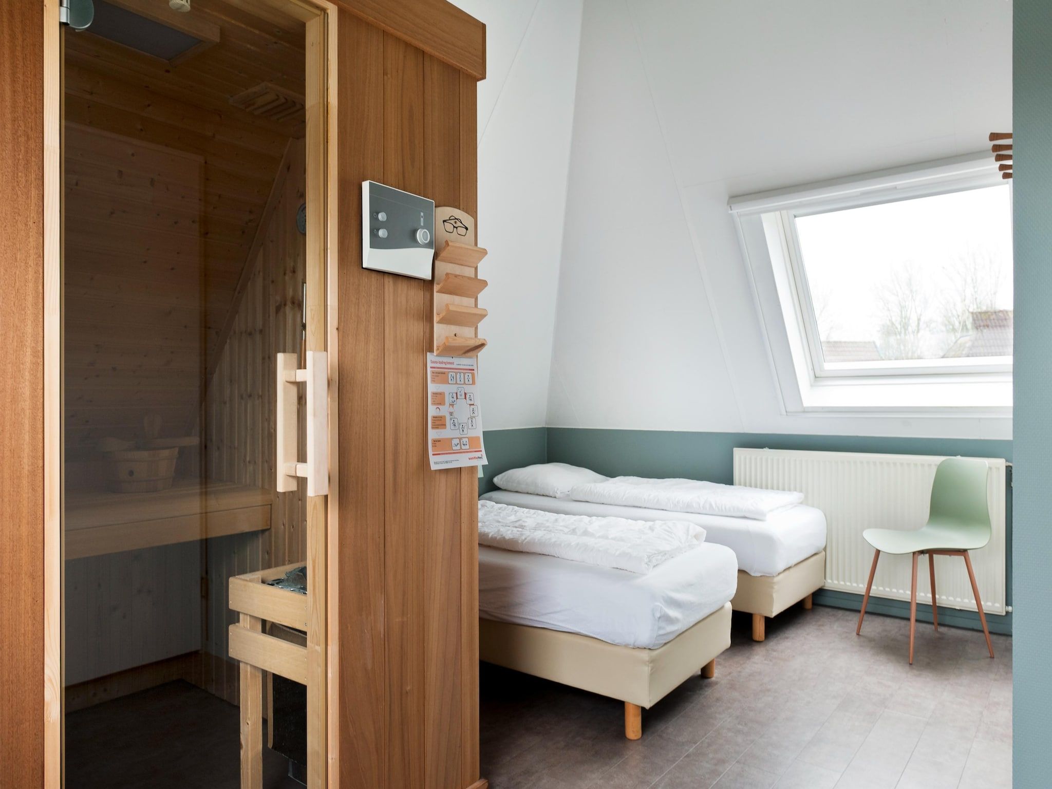 Een slaapkamer van Wiid Wellness de luxe met sauna & buitenspa in Friesland