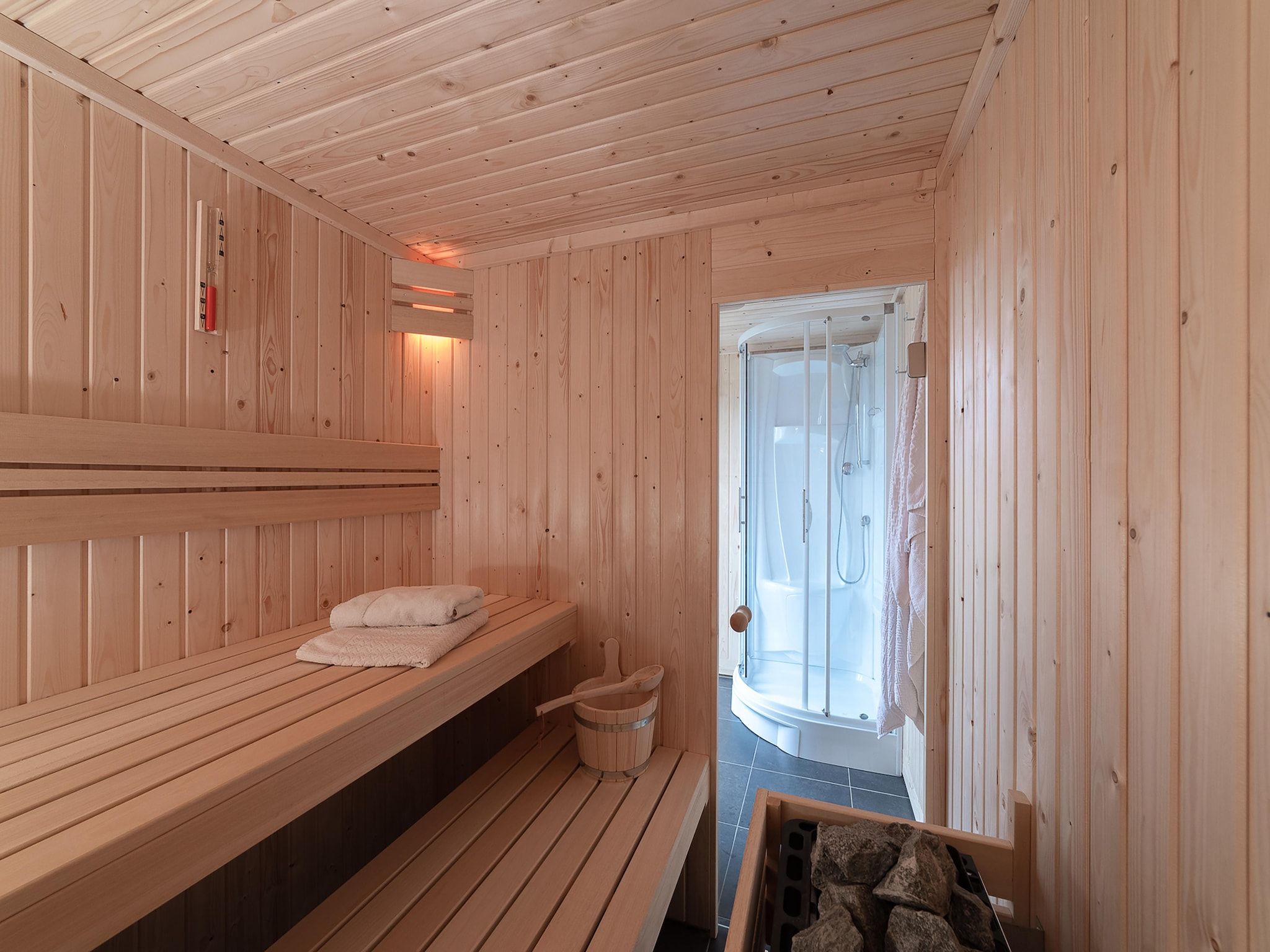 Wellness bij 6 persoons vrijstaand met sauna - 1 in Colijnsplaat