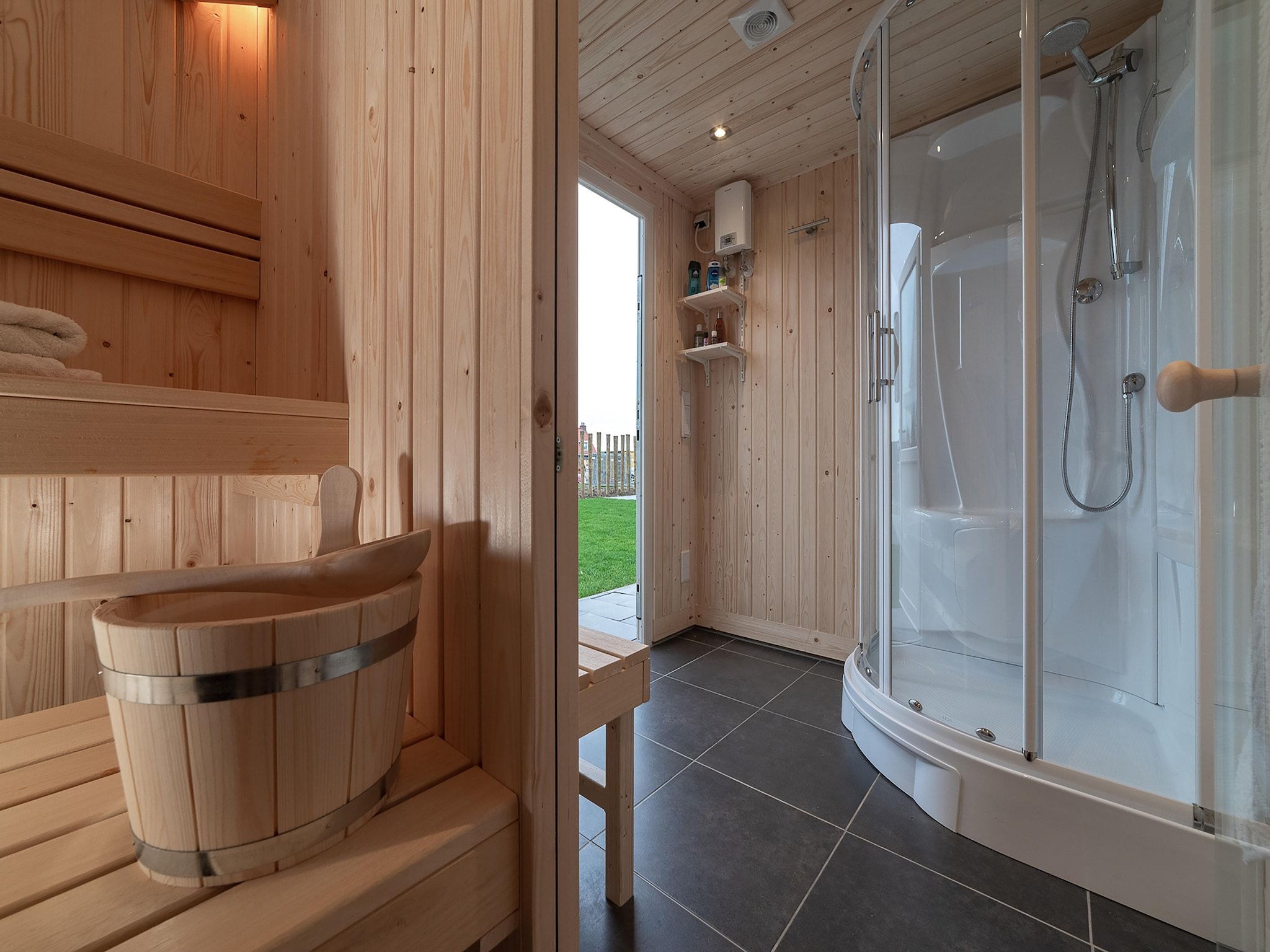 Wellness bij 6 persoons vrijstaand met sauna - 1 in Colijnsplaat