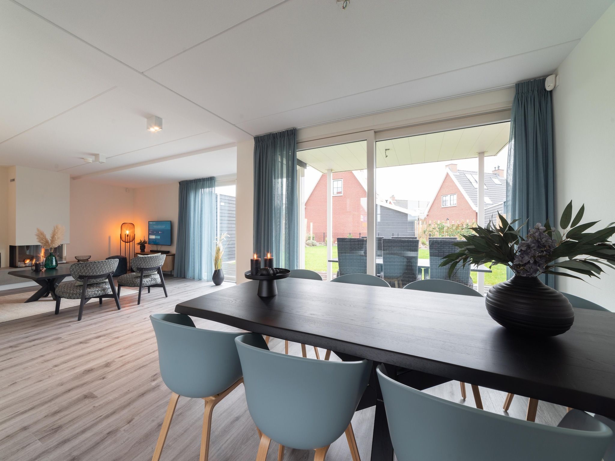 De eetkamer van 6 persoons vrijstaand met sauna - 1 in Colijnsplaat