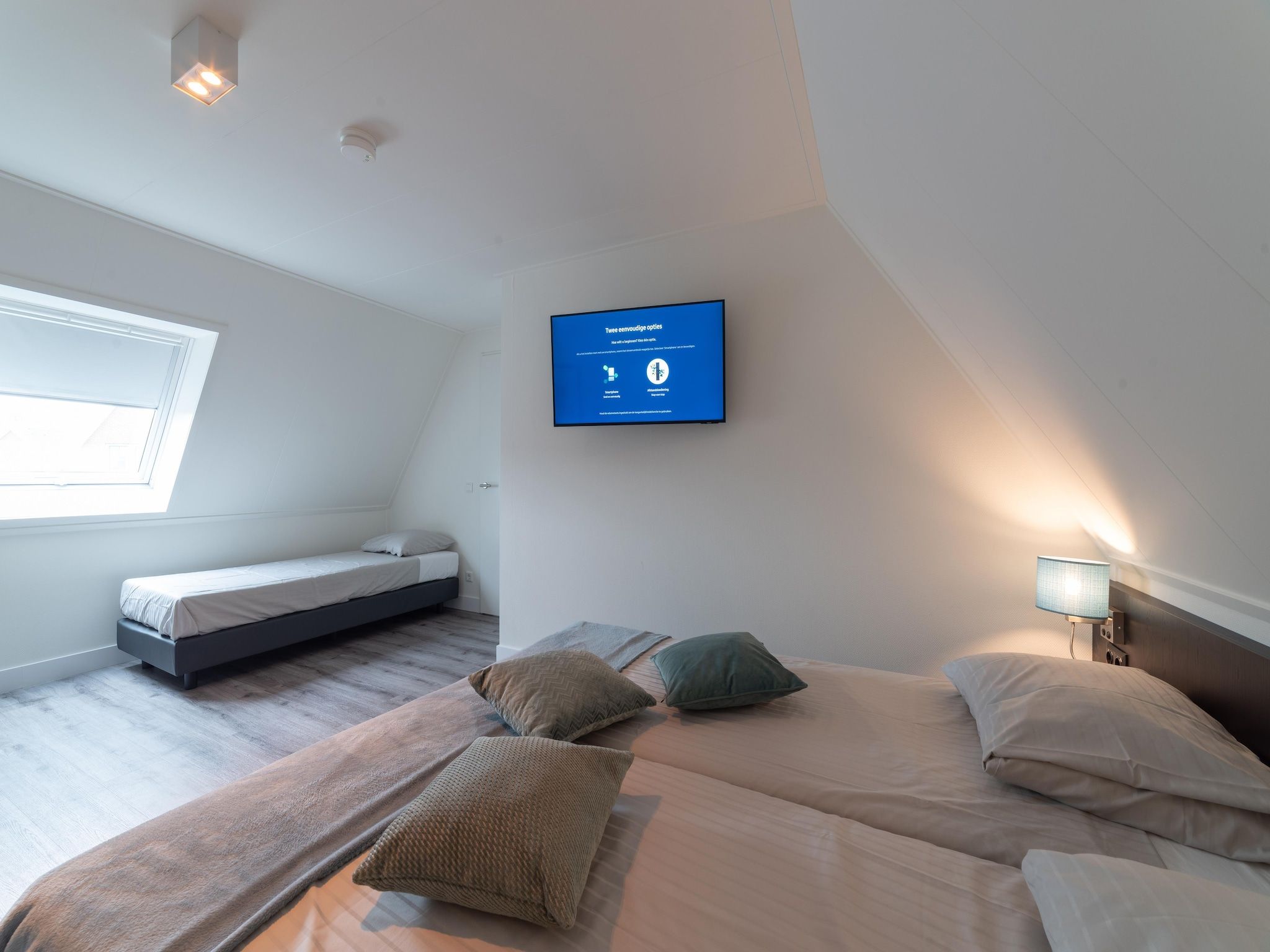 Een slaapkamer van 6 persoons vrijstaand met sauna - 1 in Colijnsplaat