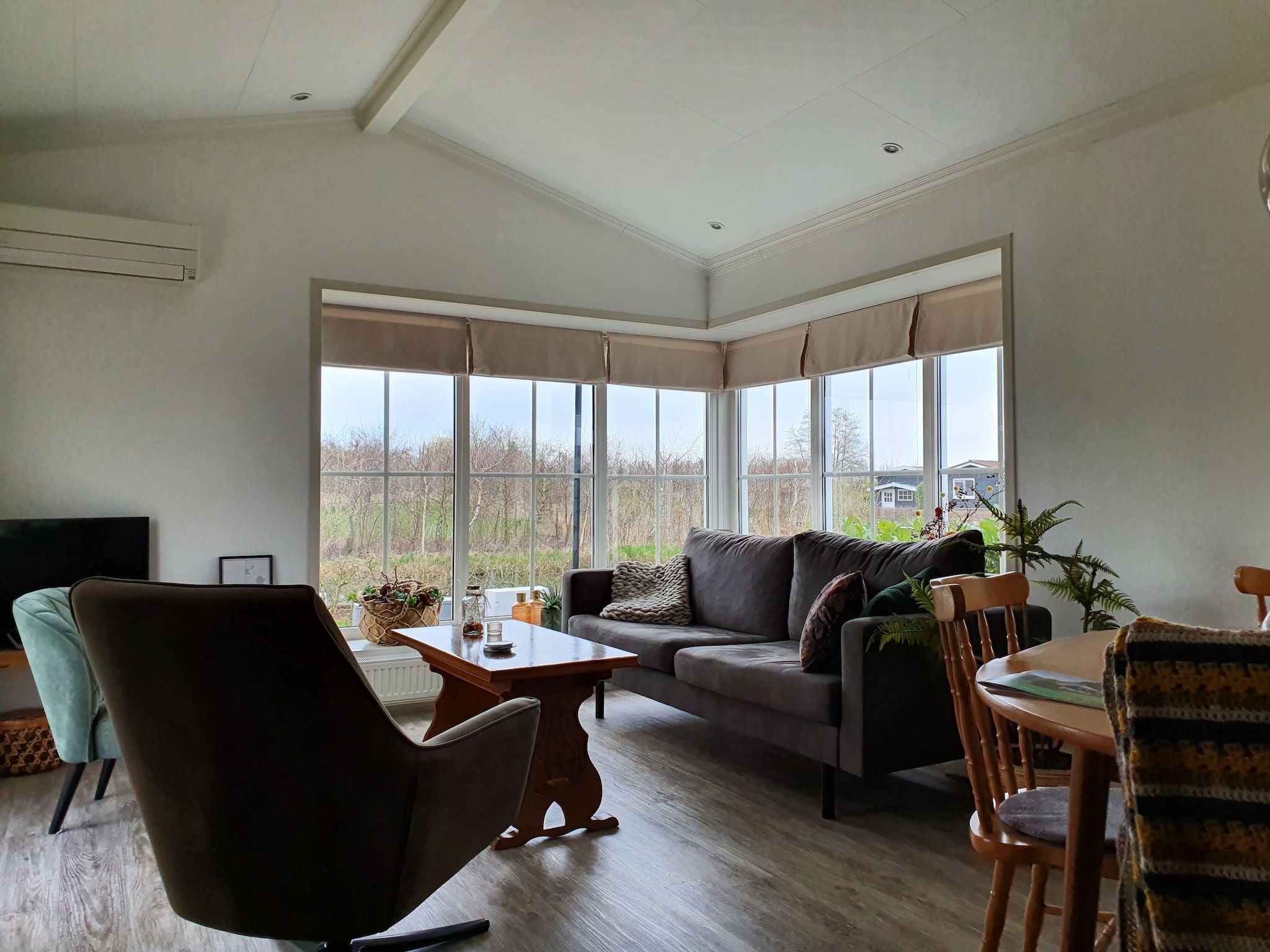 De woonkamer van Chalet Resort Venetie Giethoorn in Giethoorn