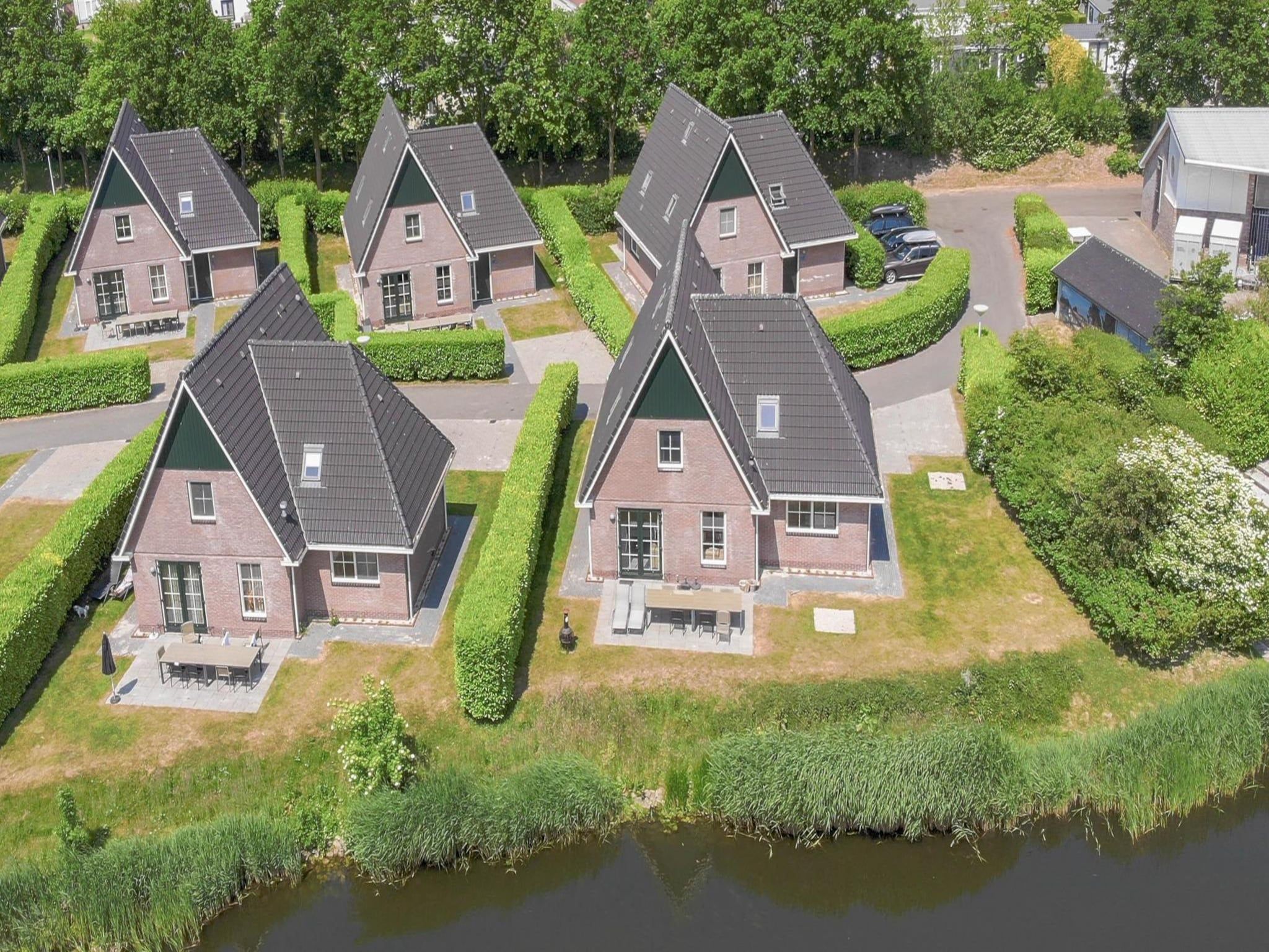 De buitenkant van Beachvilla Royaal met Sauna - 10 personen in Makkum