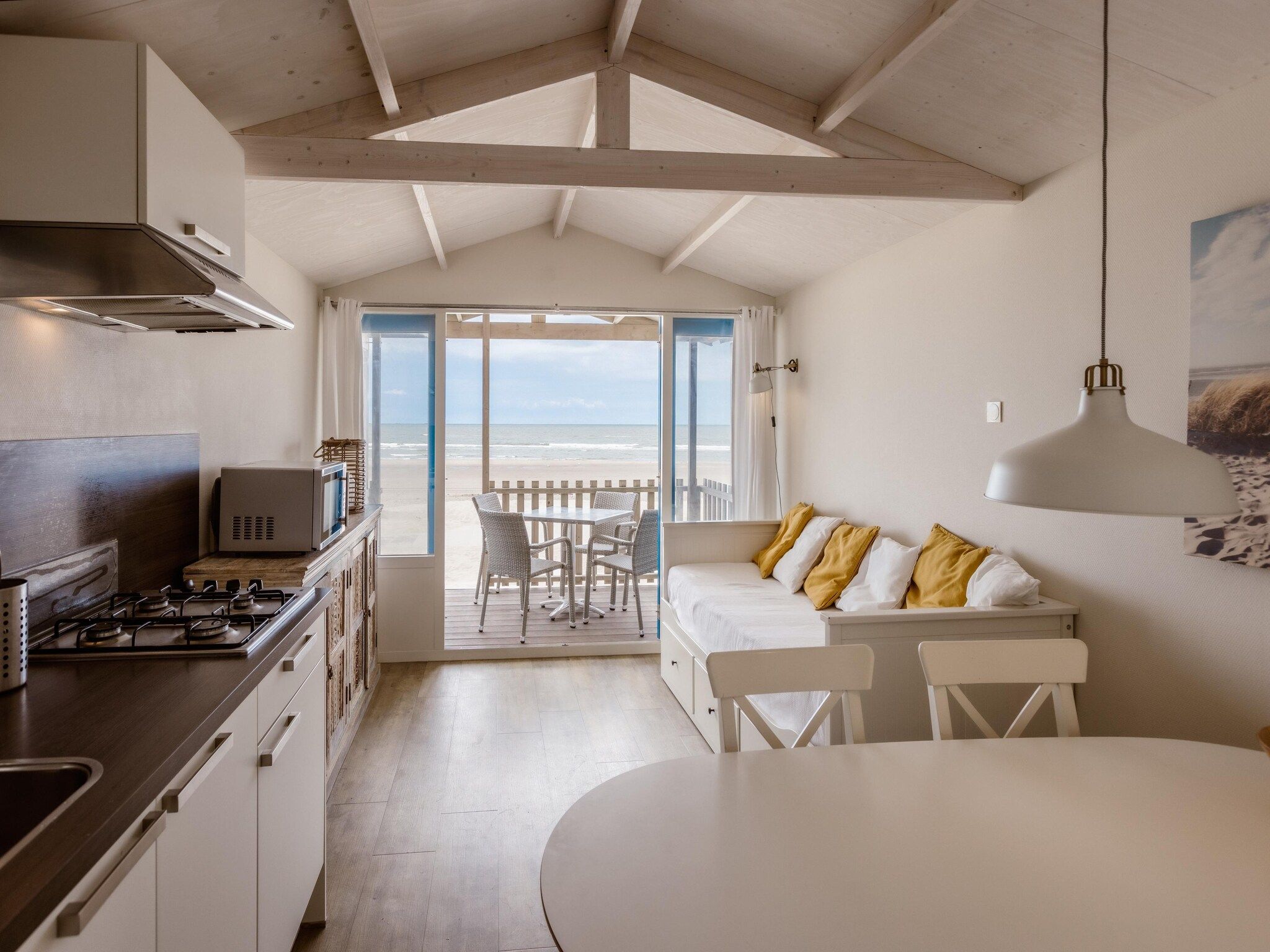 De keuken van Resort Beach Houses Wijk aan Zee 5 in Wijk aan Zee