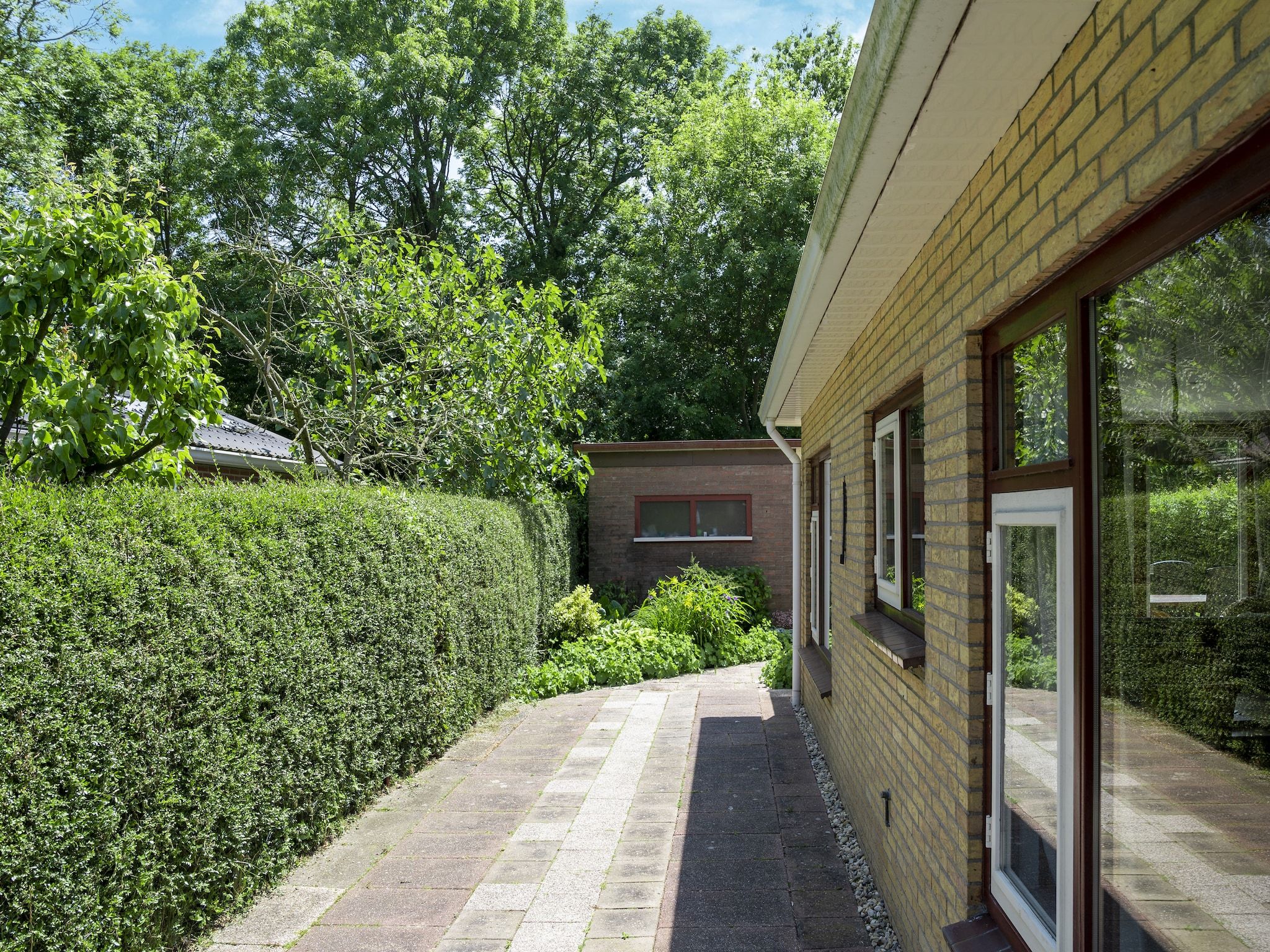 Het terras van Landingsweg 80 in Baarland