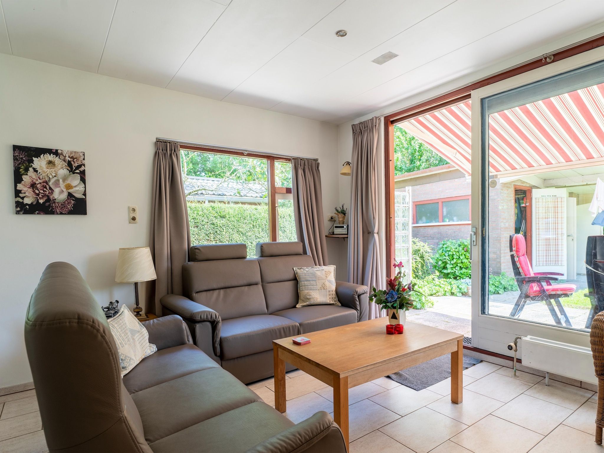 De woonkamer van Landingsweg 80 in Baarland