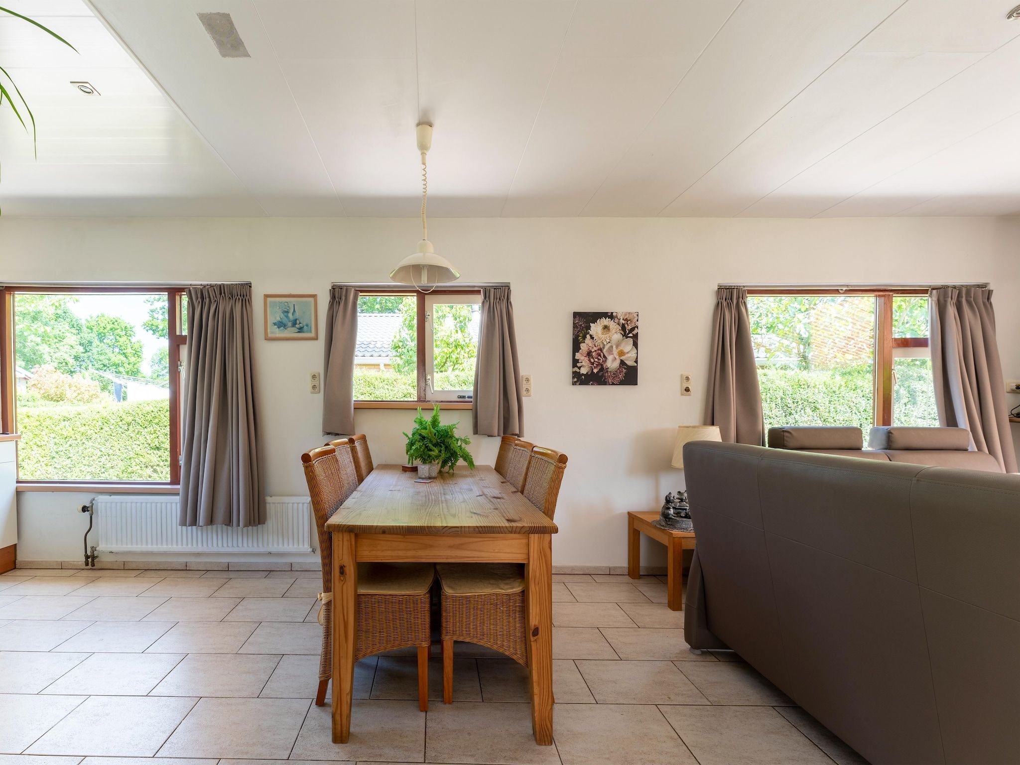 De eetkamer van Landingsweg 80 in Baarland
