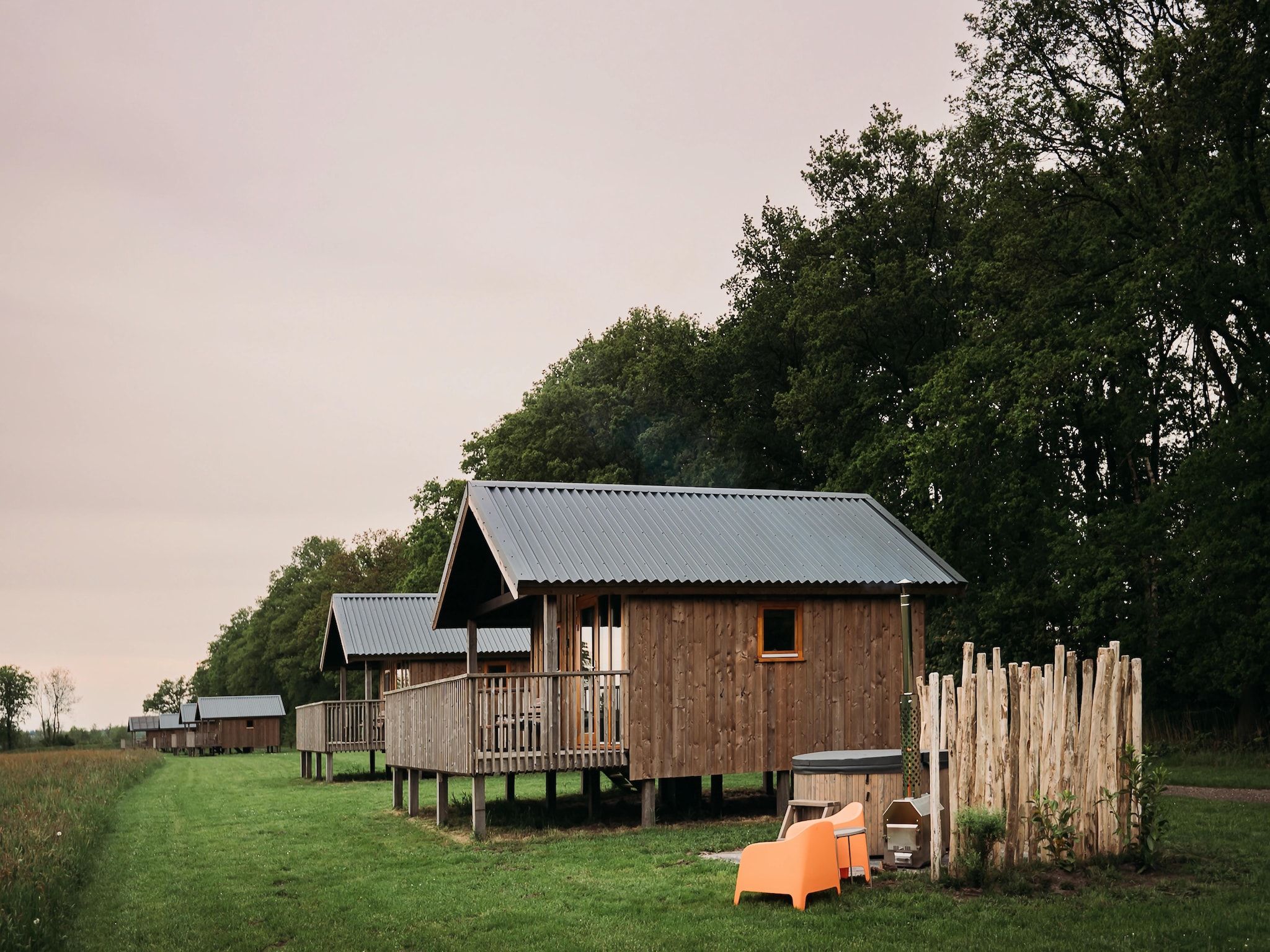 De buitenkant van Acker Lodges 4 in Ruinerwold
