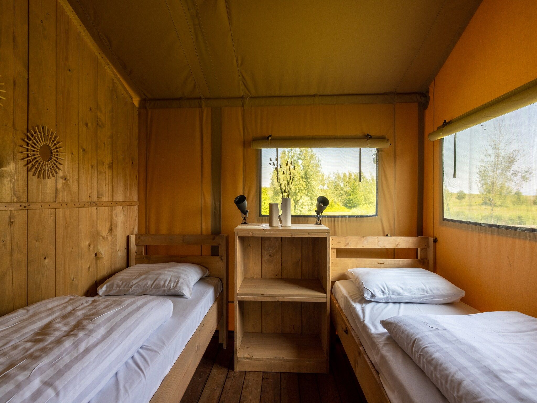 Een slaapkamer van Villavakantiepark IJsselhof 11 in Andijk